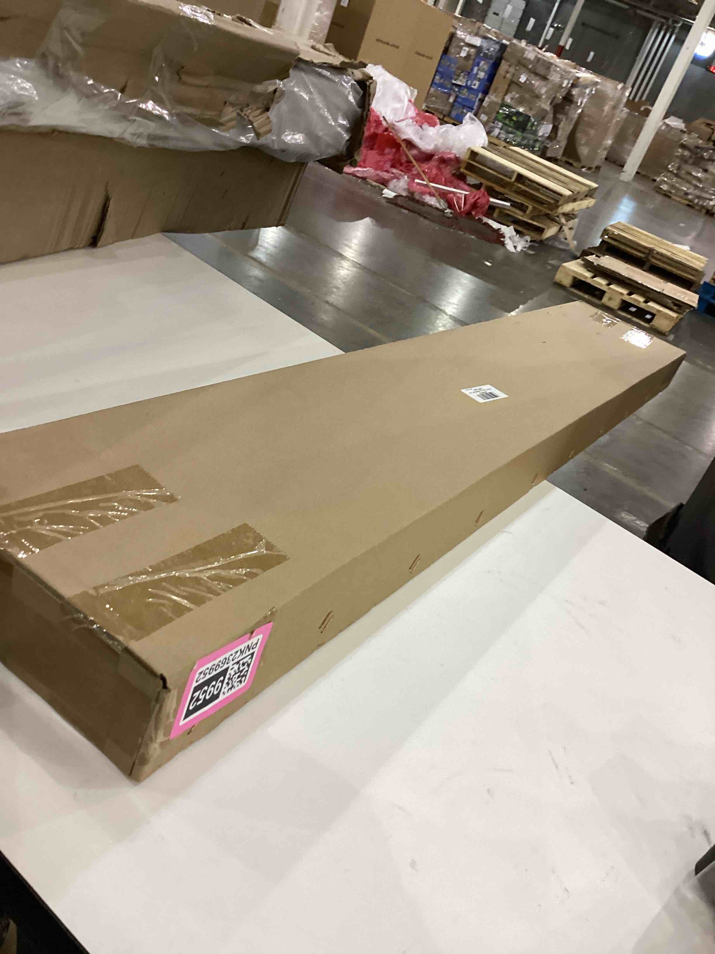 https://s3.amazonaws.com/lotting-images-prod/bidfta/PNK2369952_1754655746908.jpeg