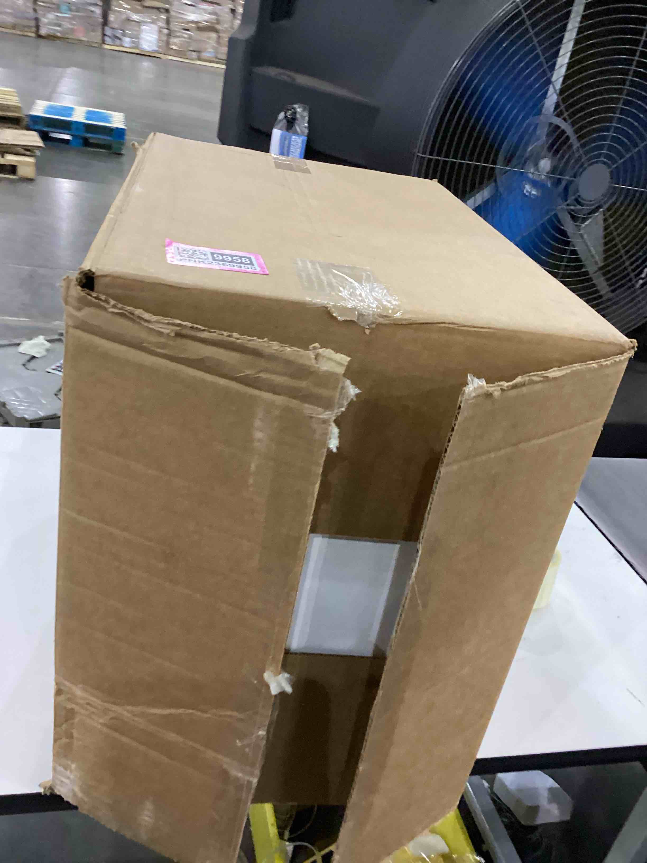 https://s3.amazonaws.com/lotting-images-prod/bidfta/PNK2369958_1754655532977.jpeg