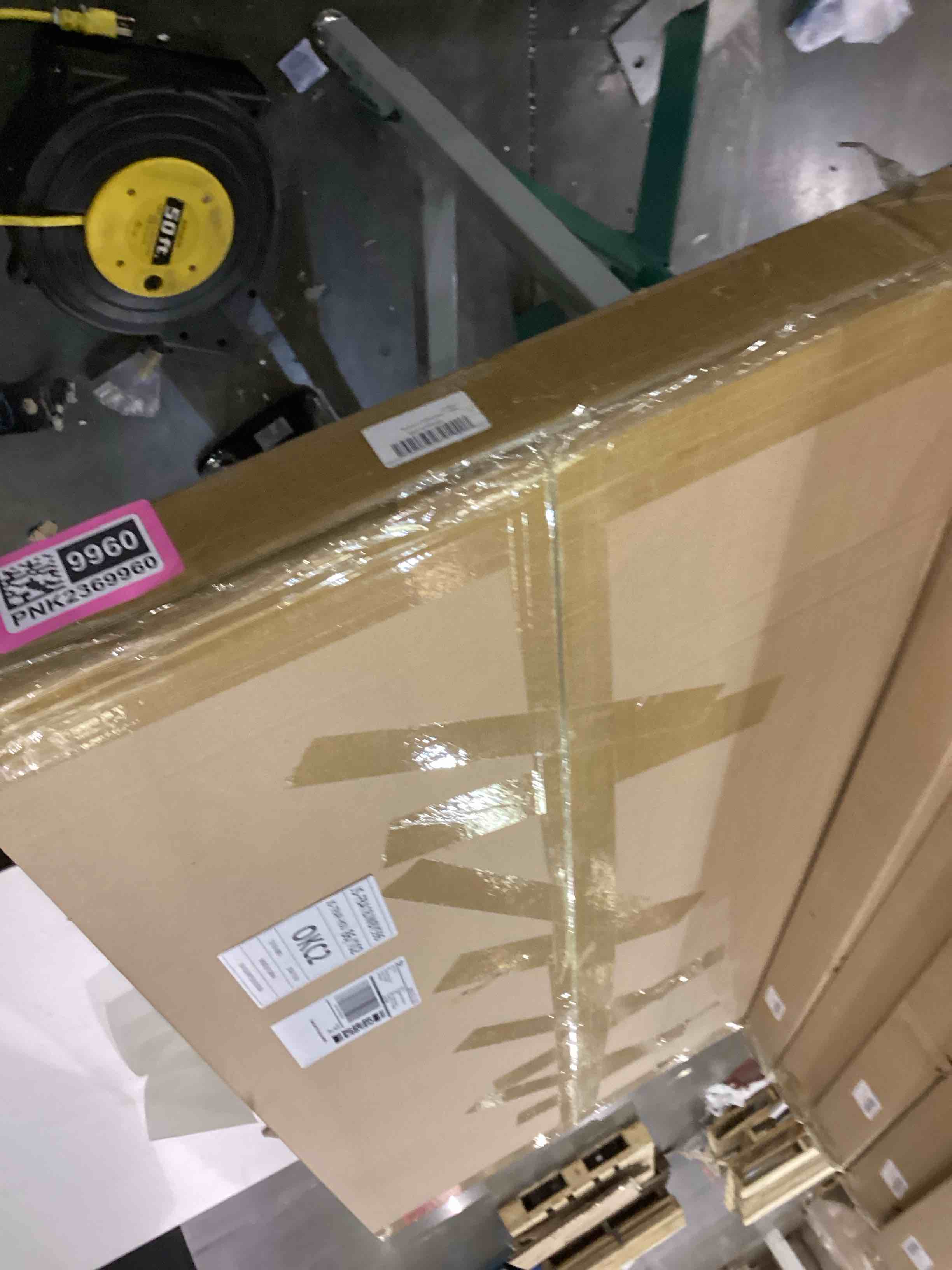 https://s3.amazonaws.com/lotting-images-prod/bidfta/PNK2369969_1754656812227.jpeg