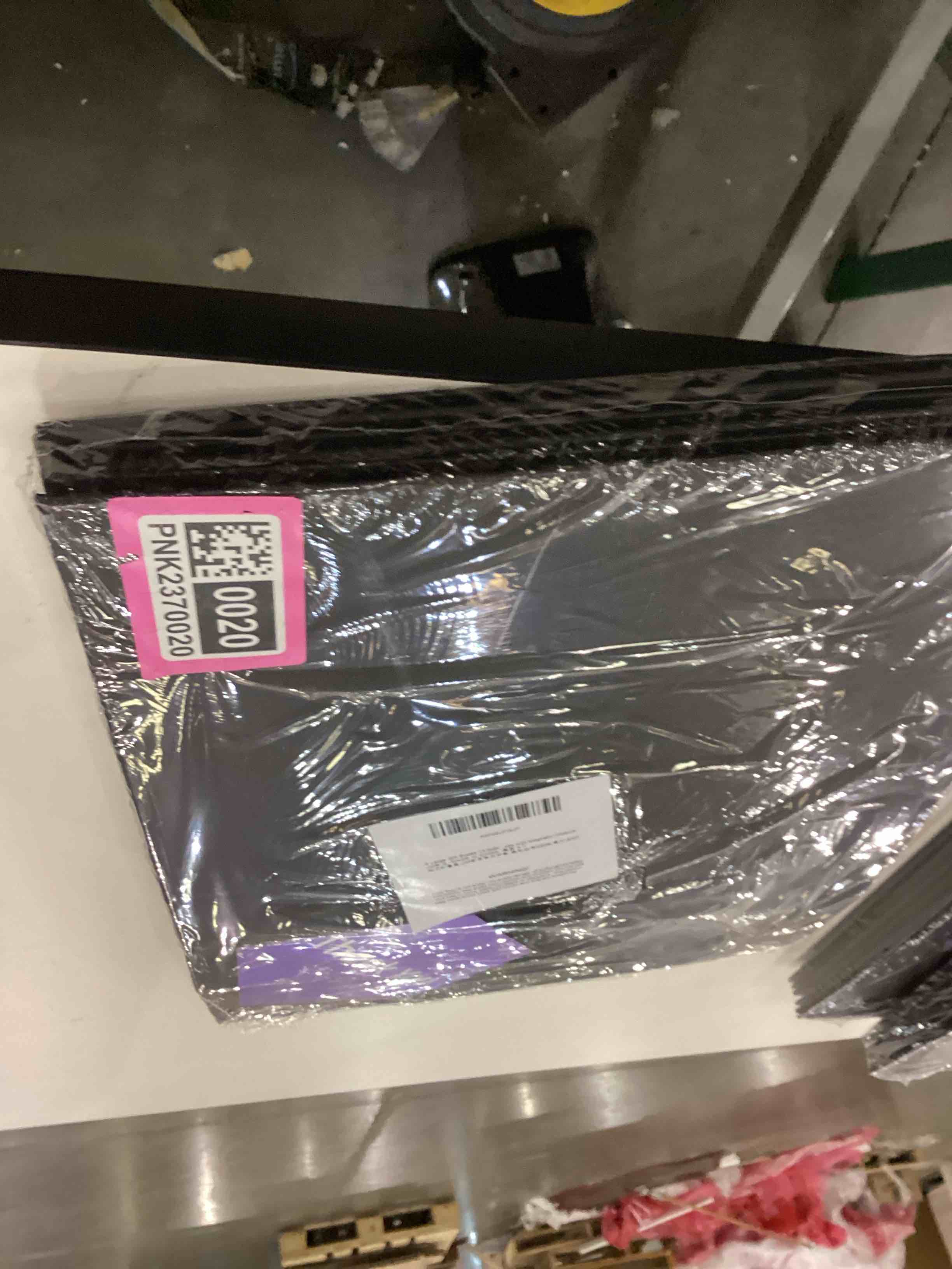 https://s3.amazonaws.com/lotting-images-prod/bidfta/PNK2370024_1754657749535.jpeg