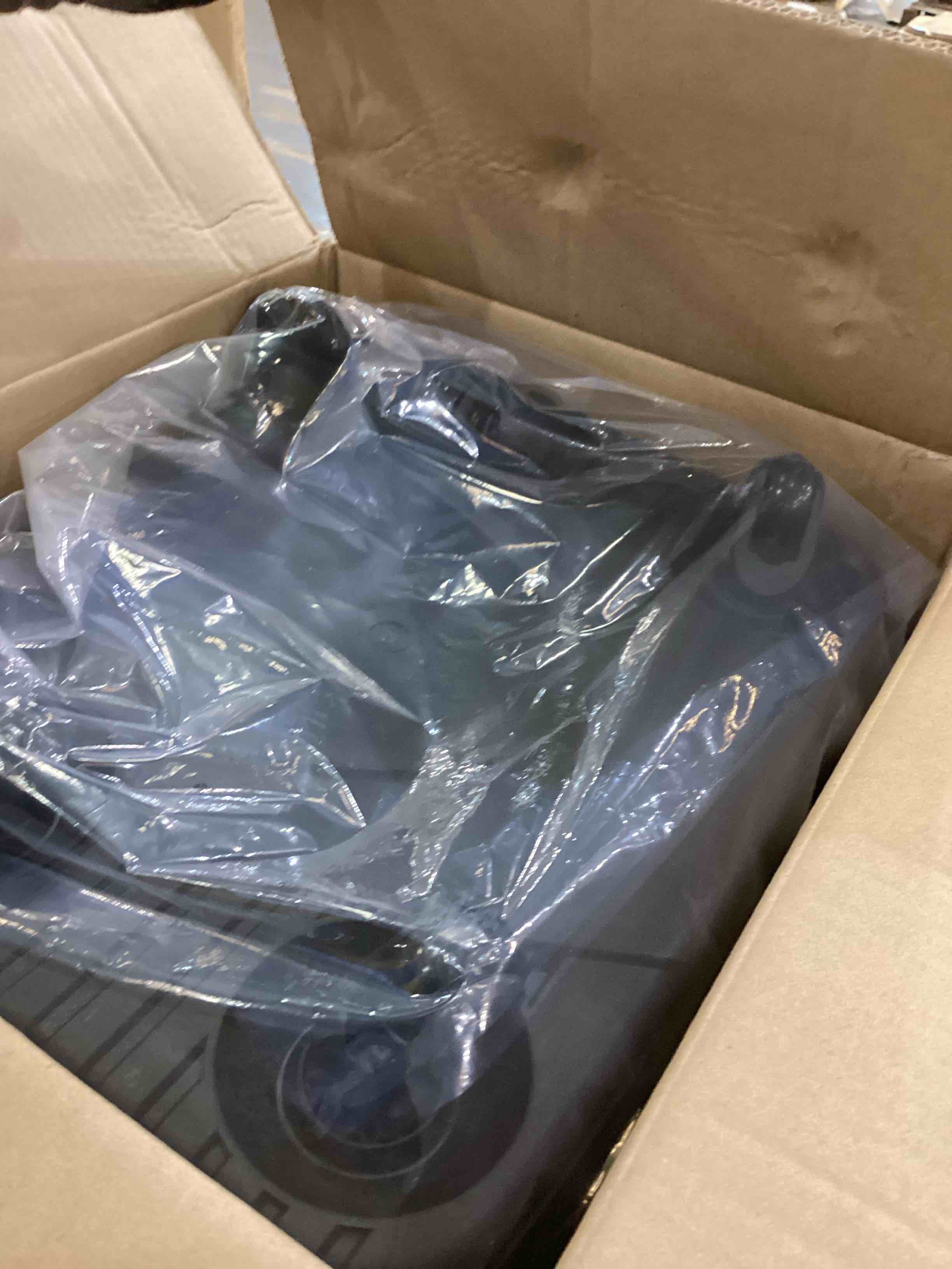 https://s3.amazonaws.com/lotting-images-prod/bidfta/PNK2370092_1754661297199.jpeg