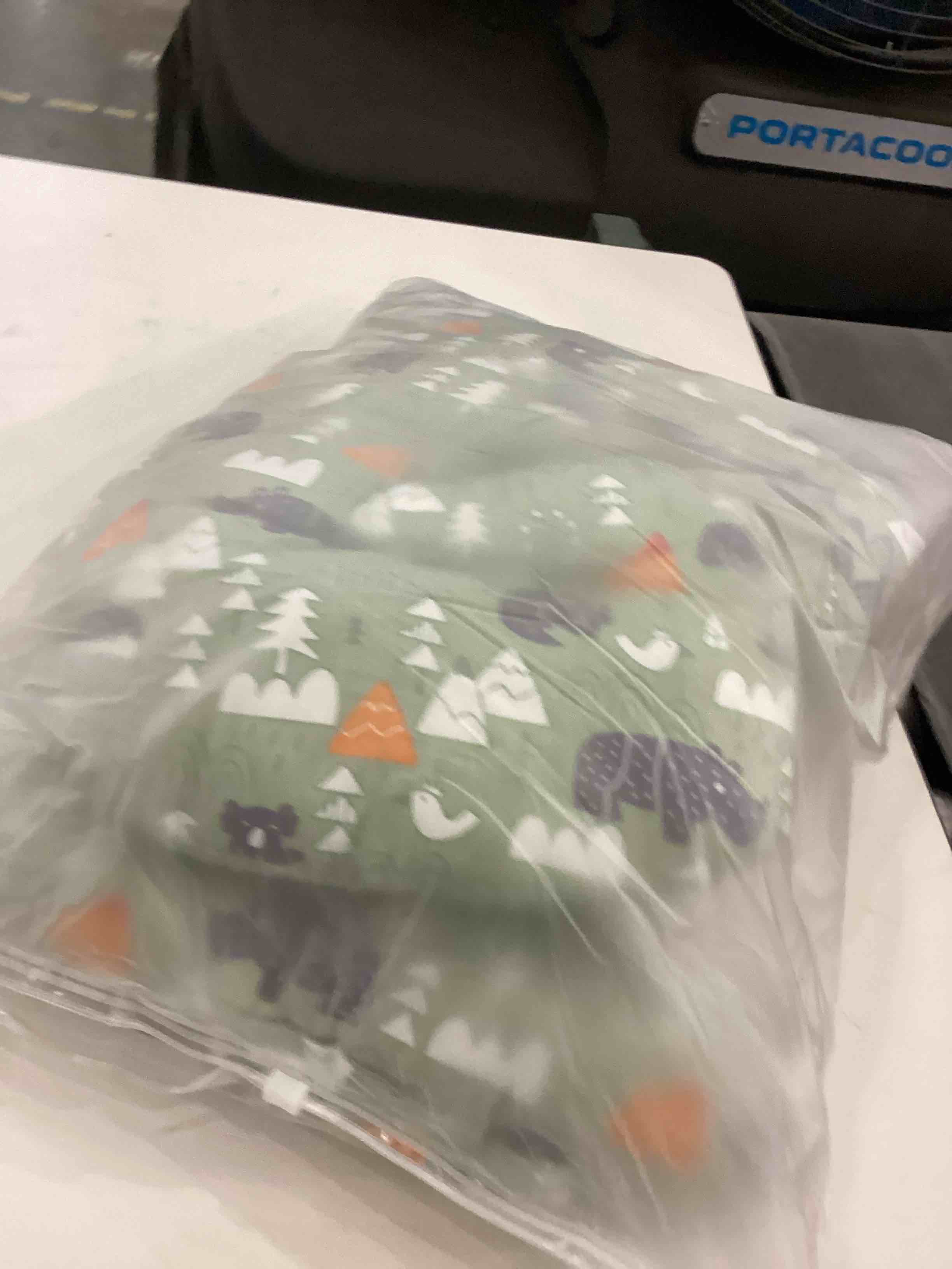 https://s3.amazonaws.com/lotting-images-prod/bidfta/PNK2370160_1754666191090.jpeg