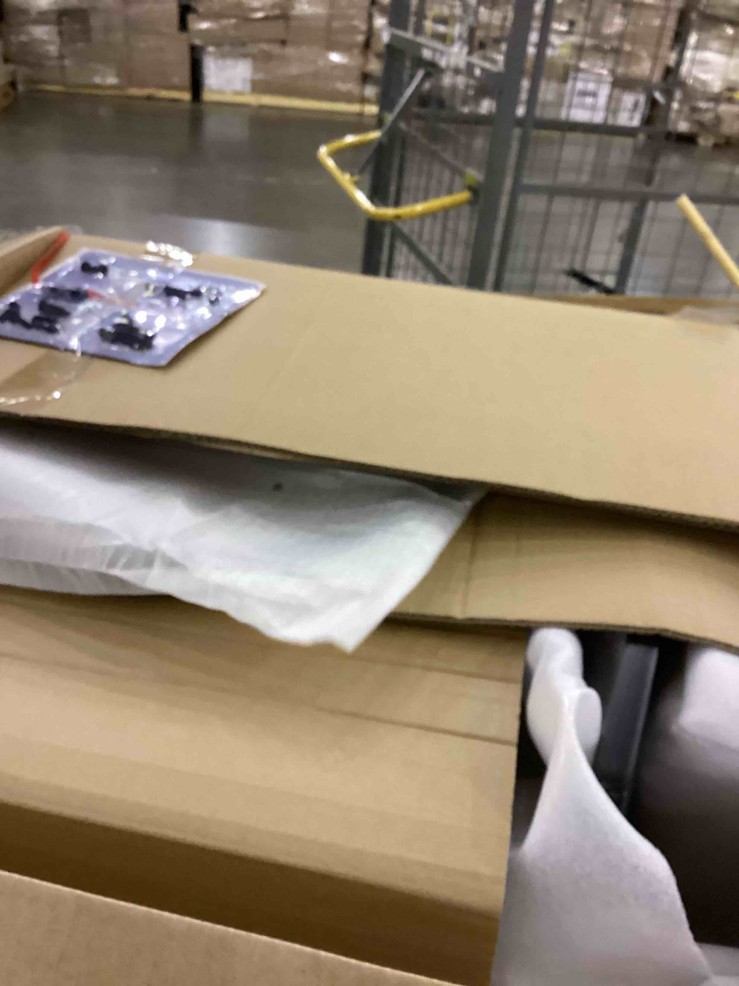 https://s3.amazonaws.com/lotting-images-prod/bidfta/PNK2374020_1753963251632.jpeg