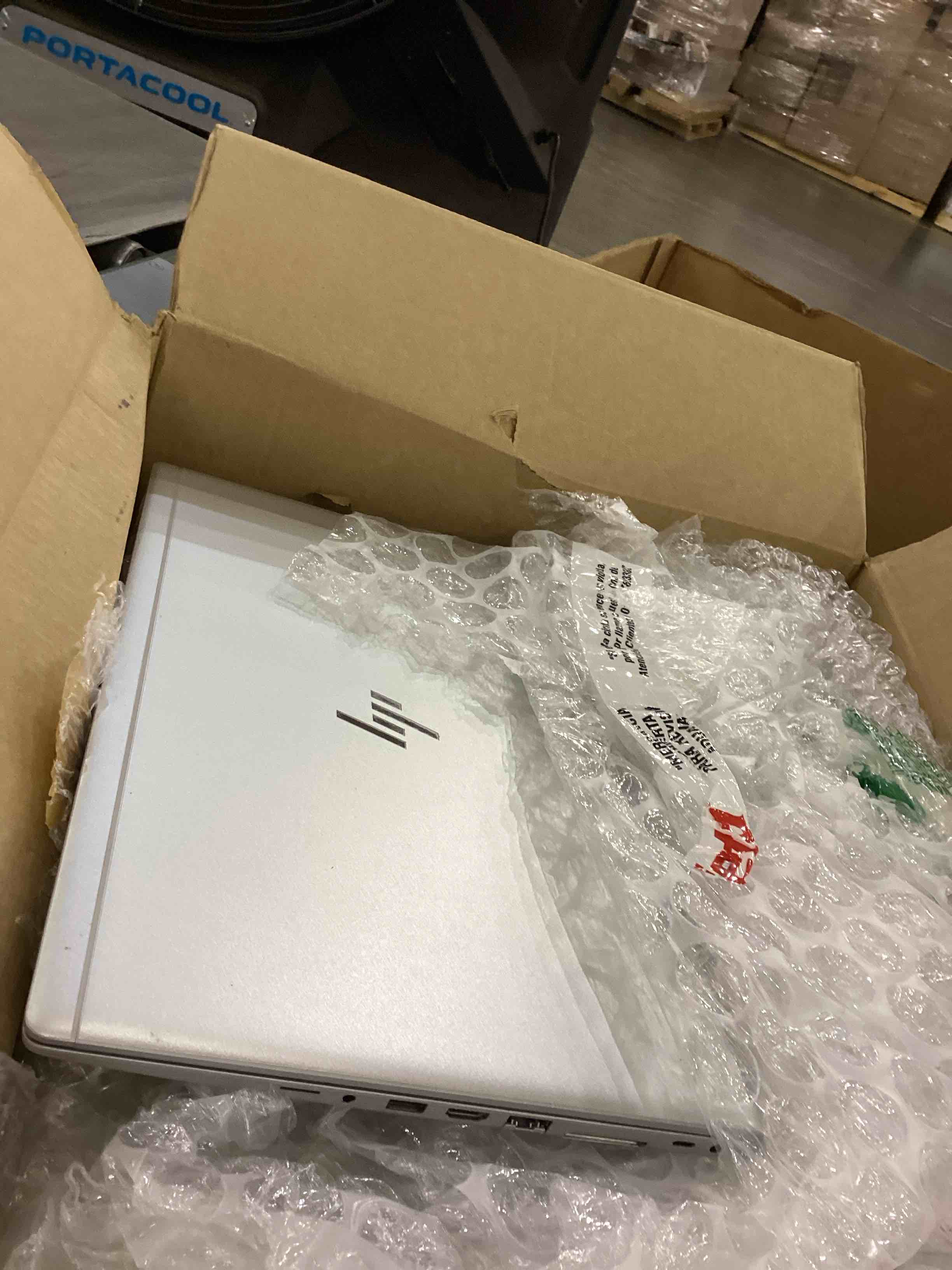 https://s3.amazonaws.com/lotting-images-prod/bidfta/PNK2374056_1753965360757.jpeg
