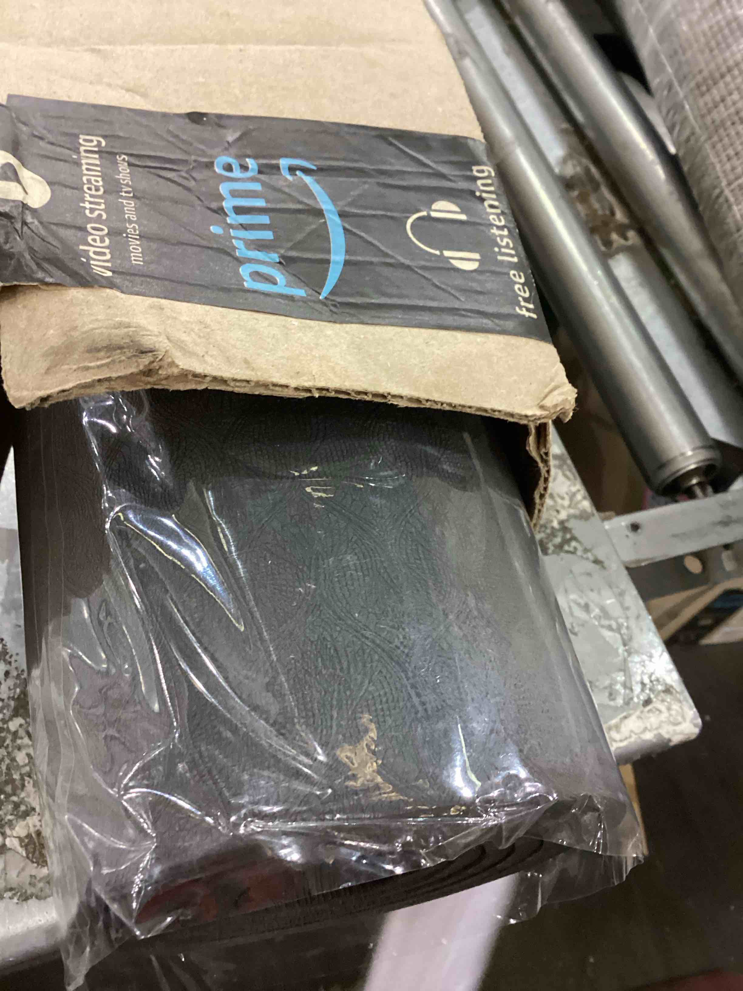 https://s3.amazonaws.com/lotting-images-prod/bidfta/PNK2375607_1754498092796.jpeg
