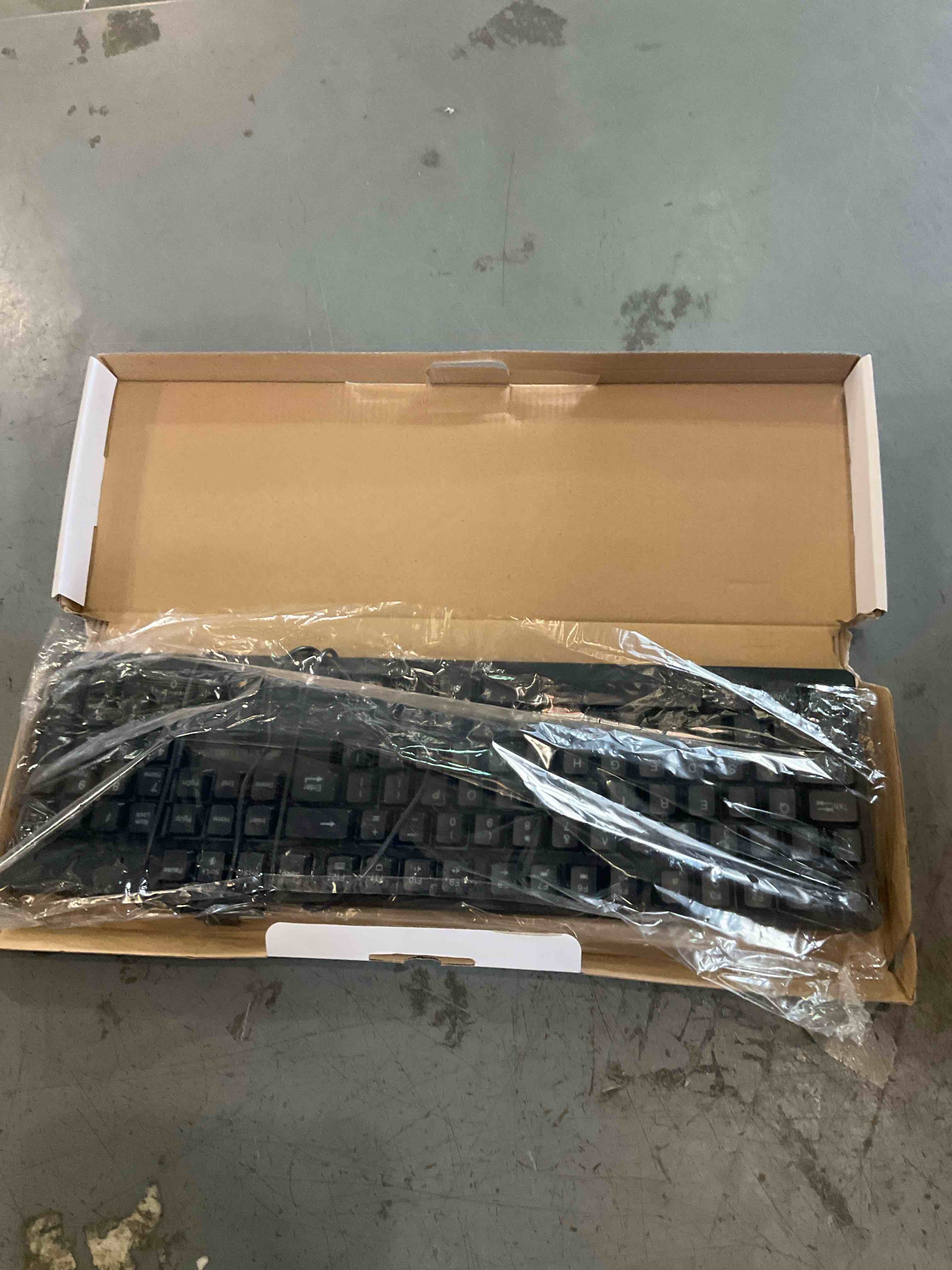 https://s3.amazonaws.com/lotting-images-prod/bidfta/PNK2380168_1755012754662.jpeg