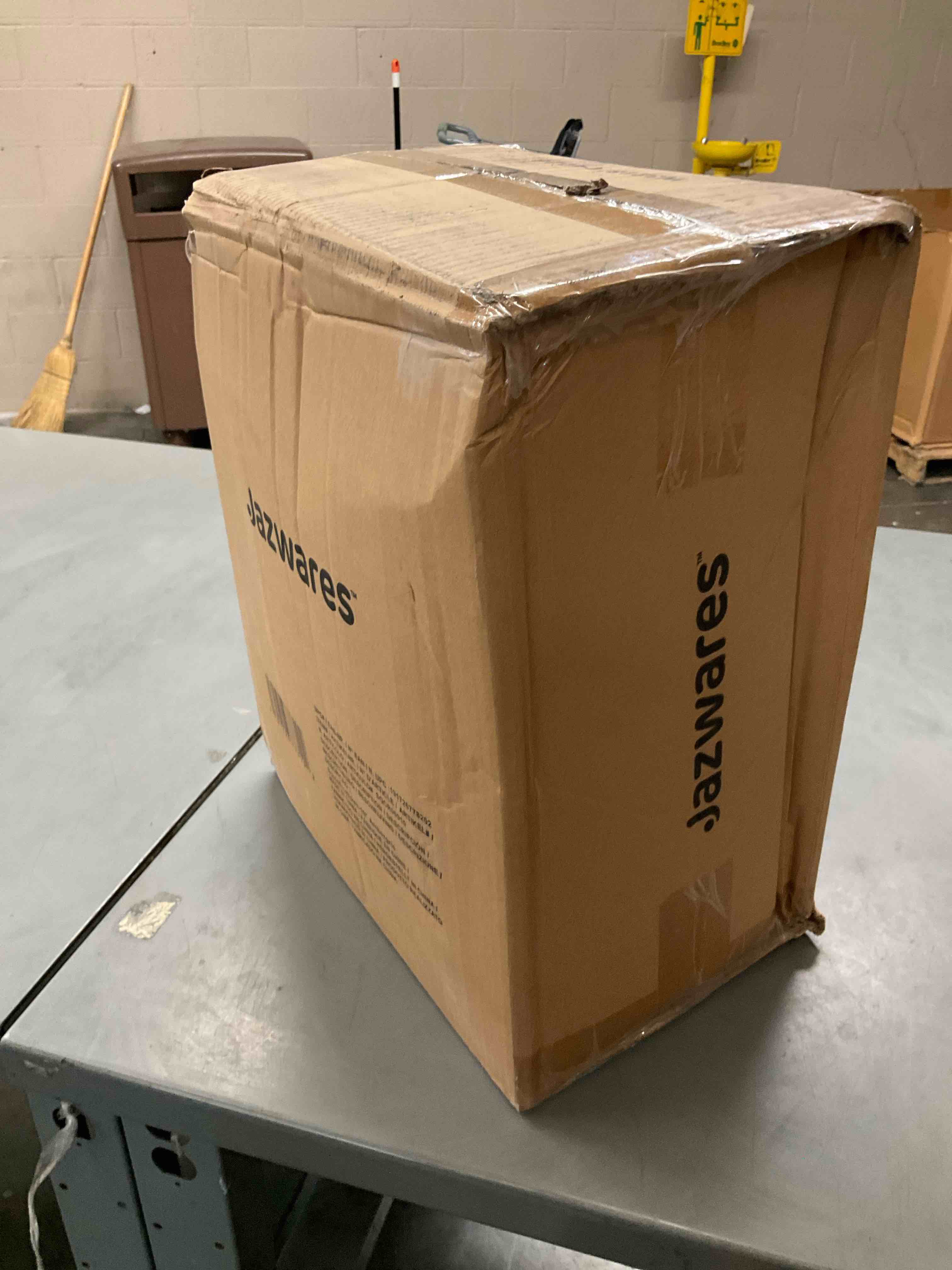 https://s3.amazonaws.com/lotting-images-prod/bidfta/PNK2380736_1756497935338.jpeg