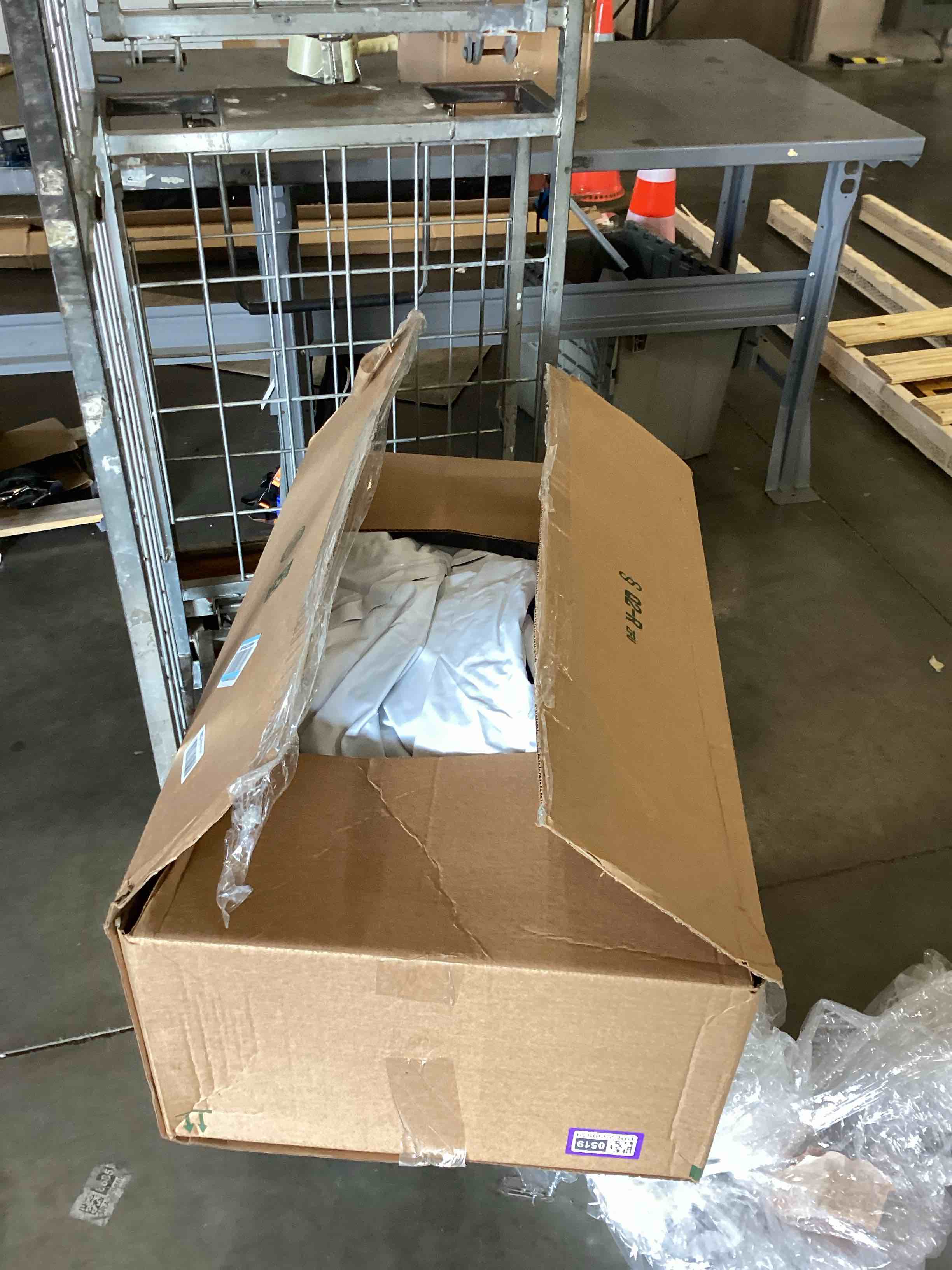 https://s3.amazonaws.com/lotting-images-prod/bidfta/PNK2381264_1756923608810.jpeg