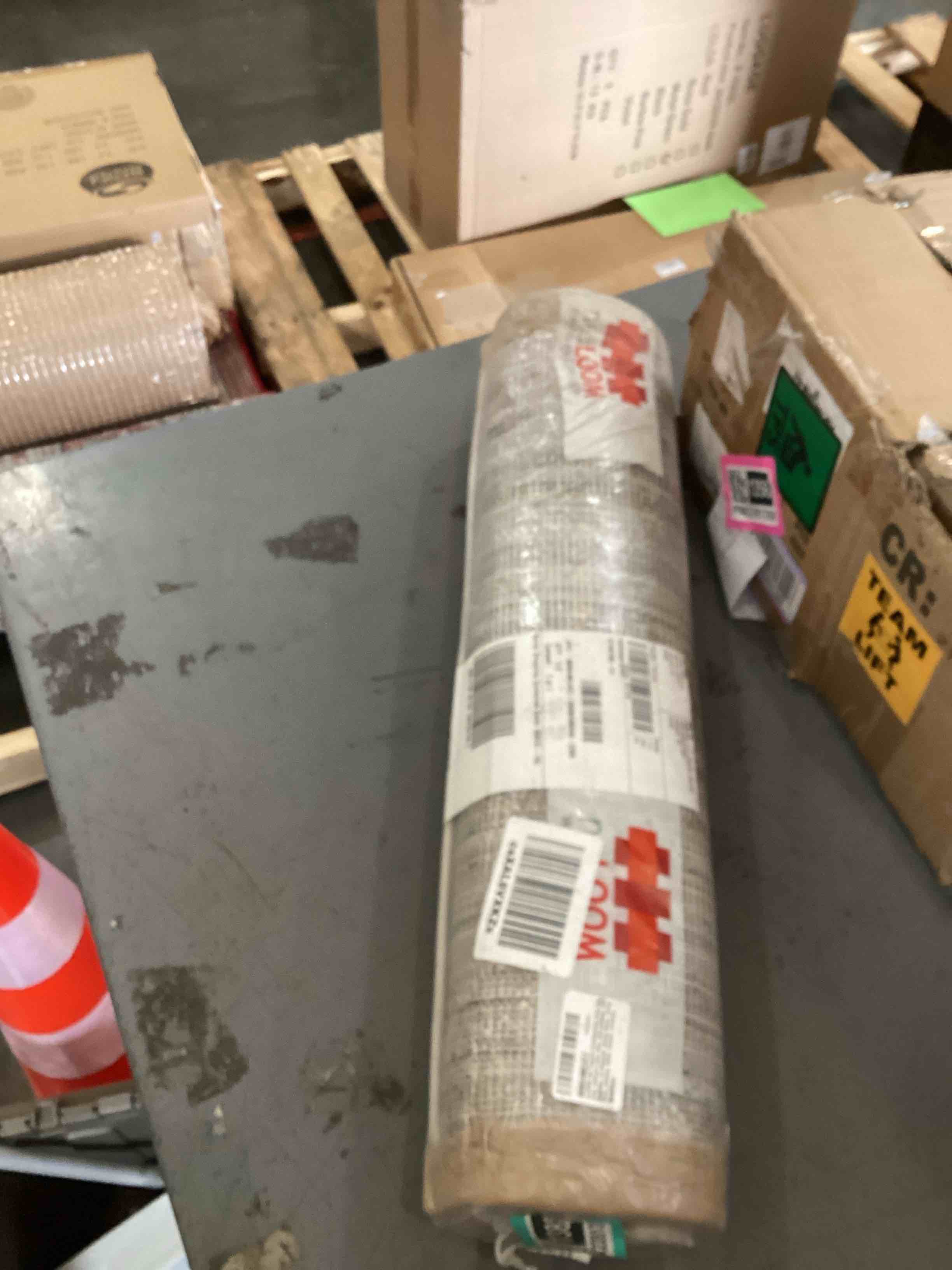 https://s3.amazonaws.com/lotting-images-prod/bidfta/PNK2381514_1757099244722.jpeg