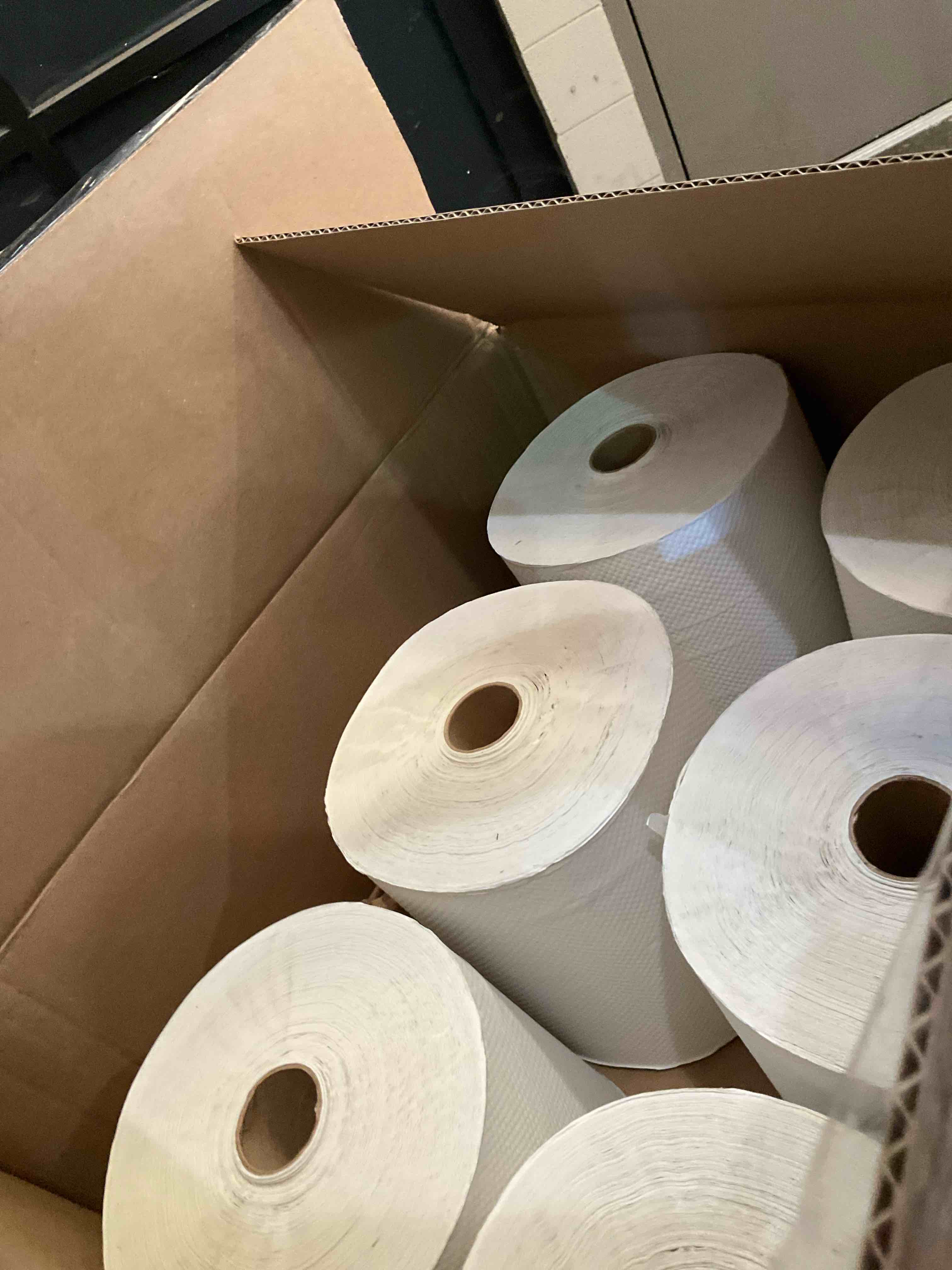 https://s3.amazonaws.com/lotting-images-prod/bidfta/PNK2381531_1757354399755.jpeg
