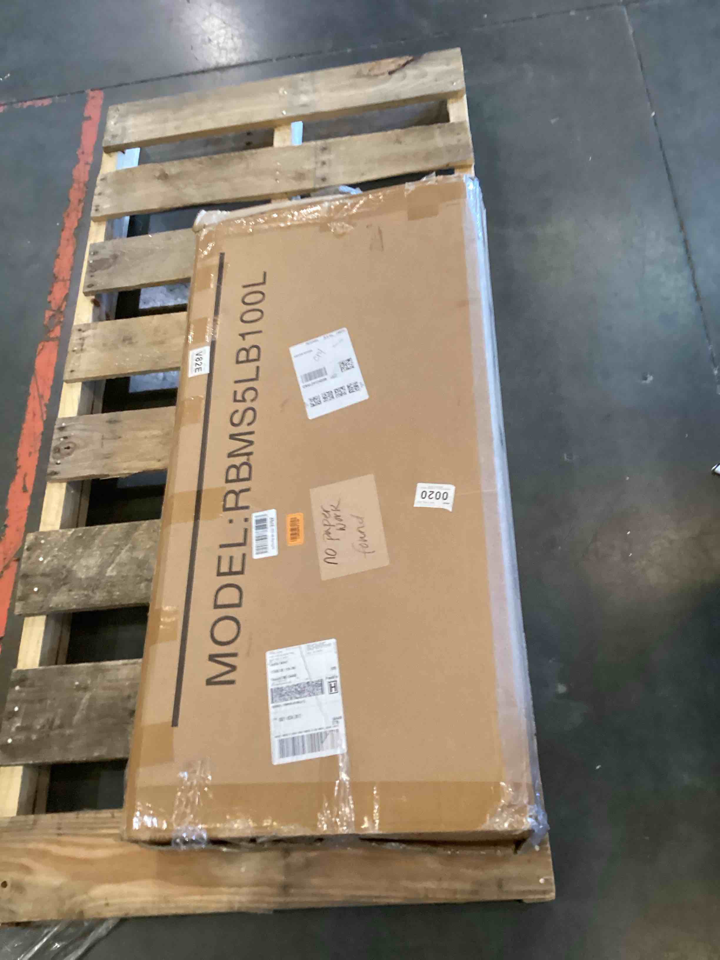 https://s3.amazonaws.com/lotting-images-prod/bidfta/PNK2381565_1757348829563.jpeg