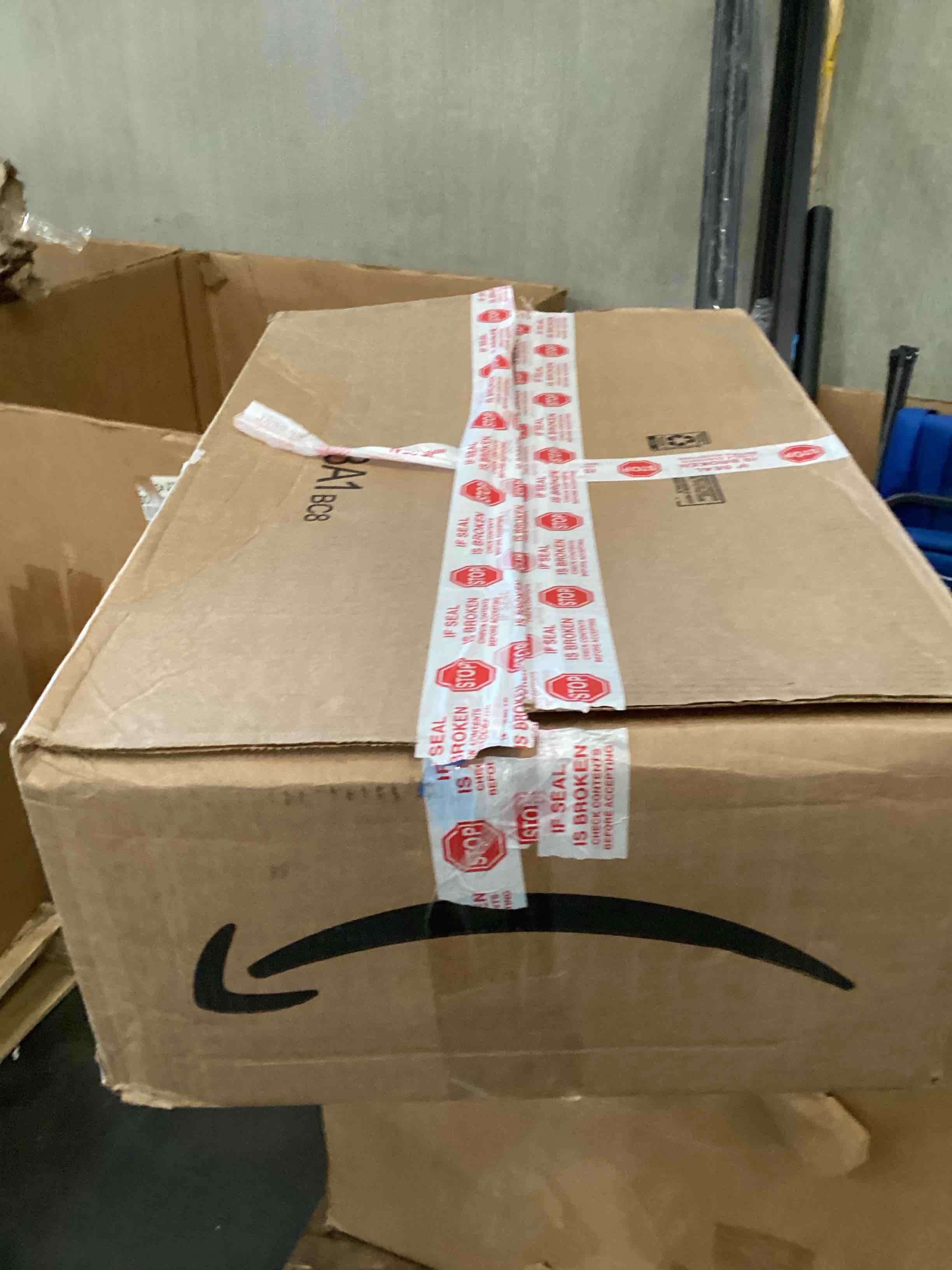https://s3.amazonaws.com/lotting-images-prod/bidfta/PNK2381571_1757344846440.jpeg