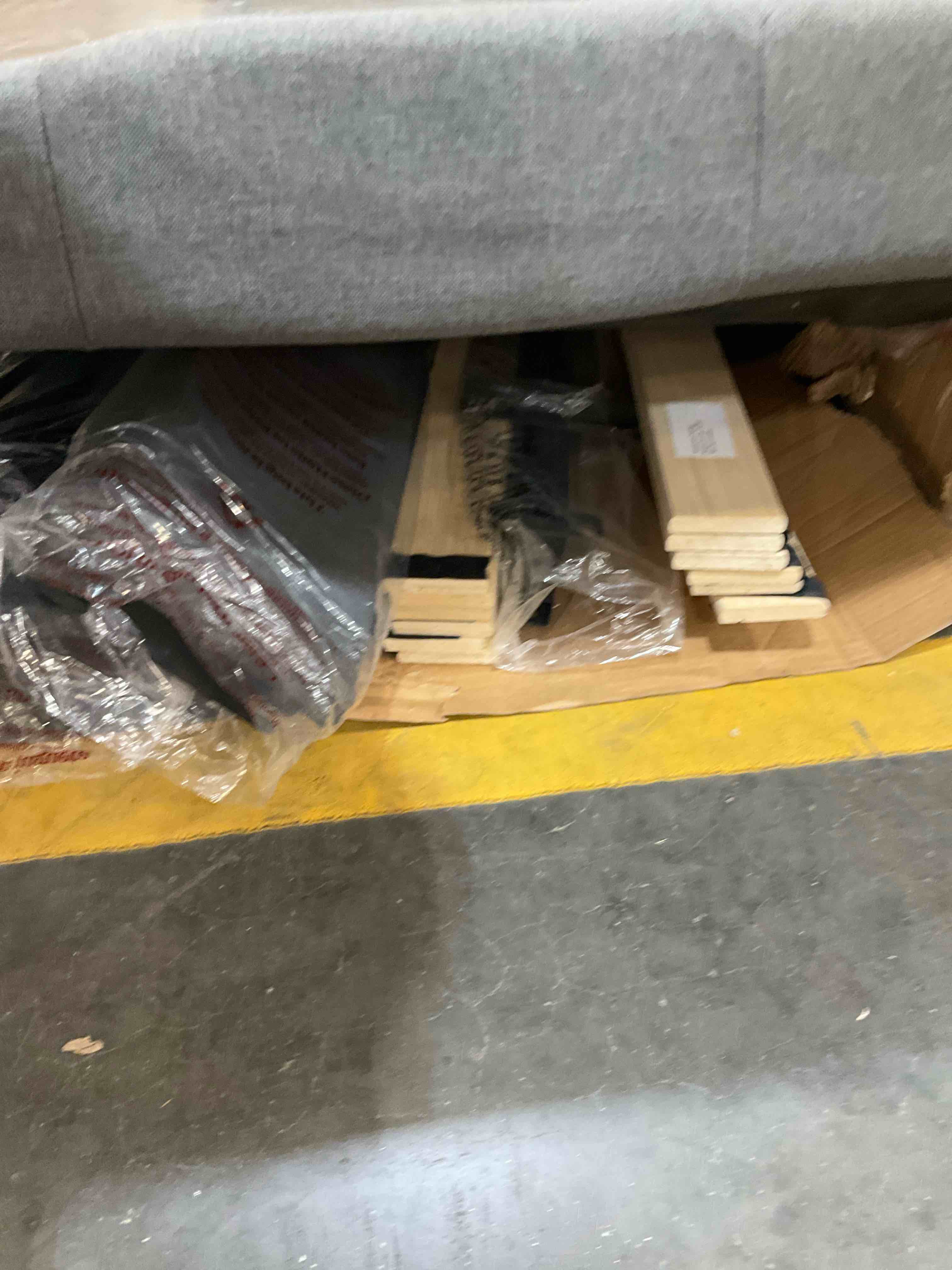 https://s3.amazonaws.com/lotting-images-prod/bidfta/PNK2381805_1758125909905.jpeg