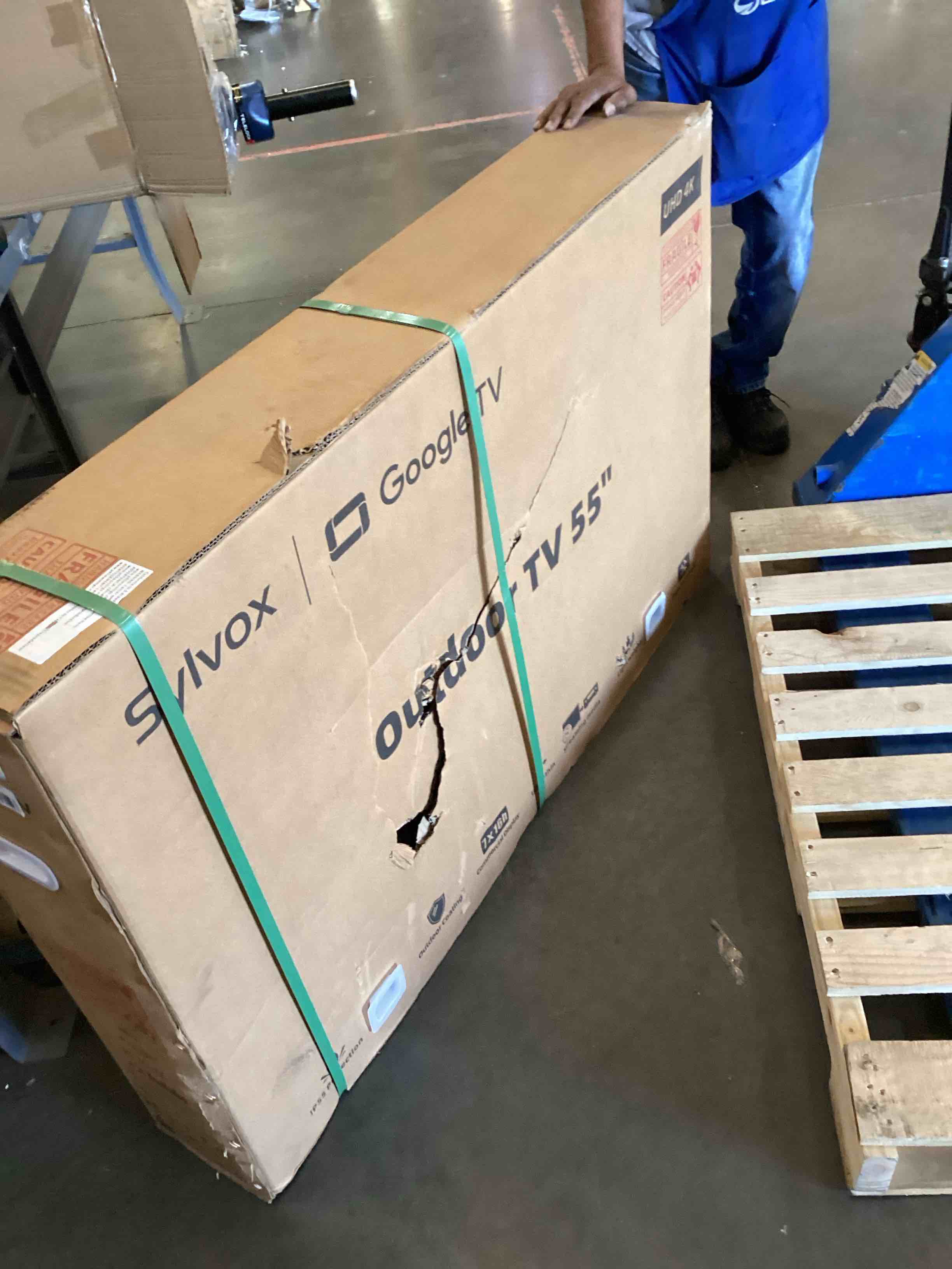 https://s3.amazonaws.com/lotting-images-prod/bidfta/PNK2381945_1757951099084.jpeg