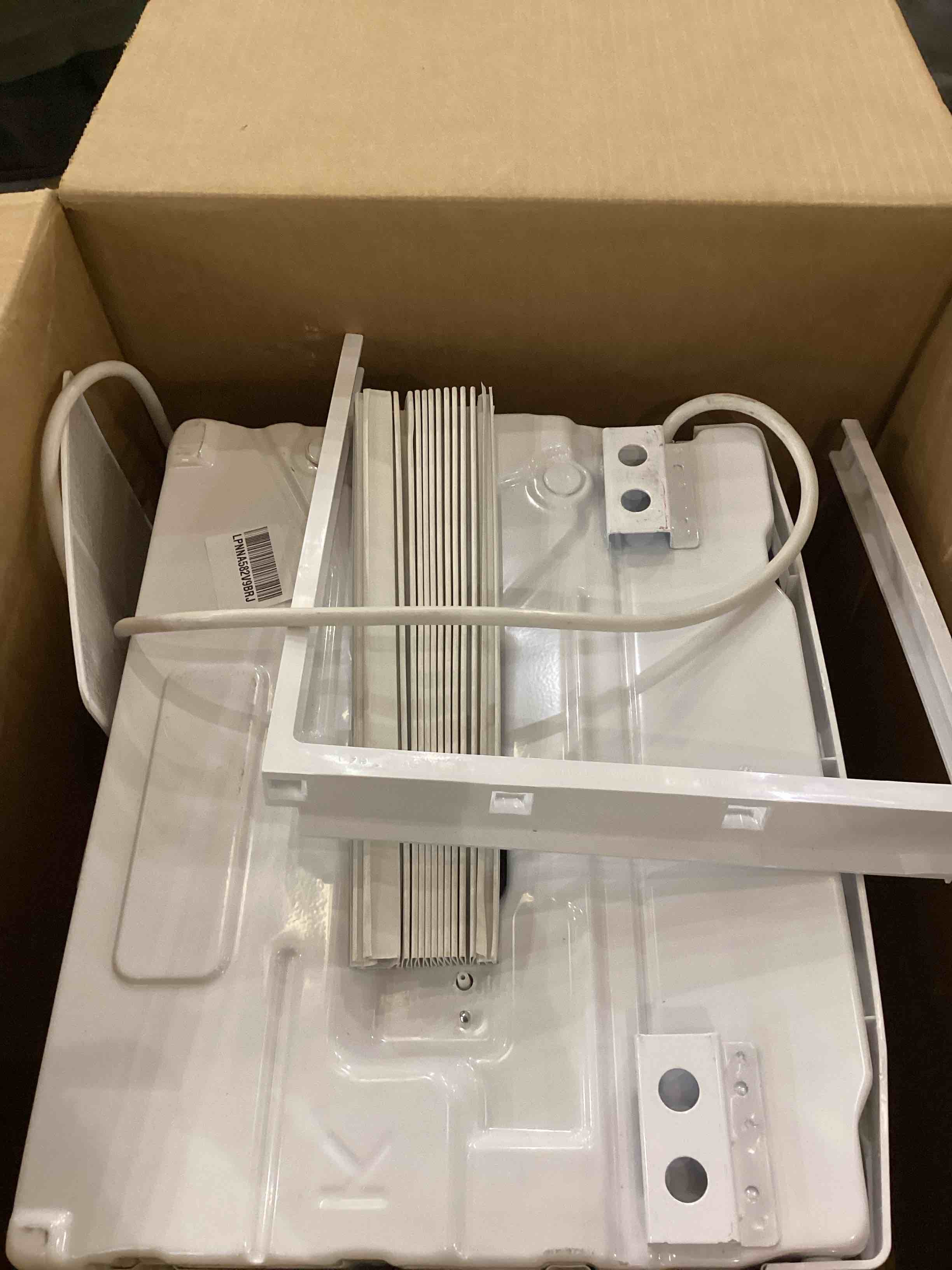 https://s3.amazonaws.com/lotting-images-prod/bidfta/PNK2385196_1755097828123.jpeg