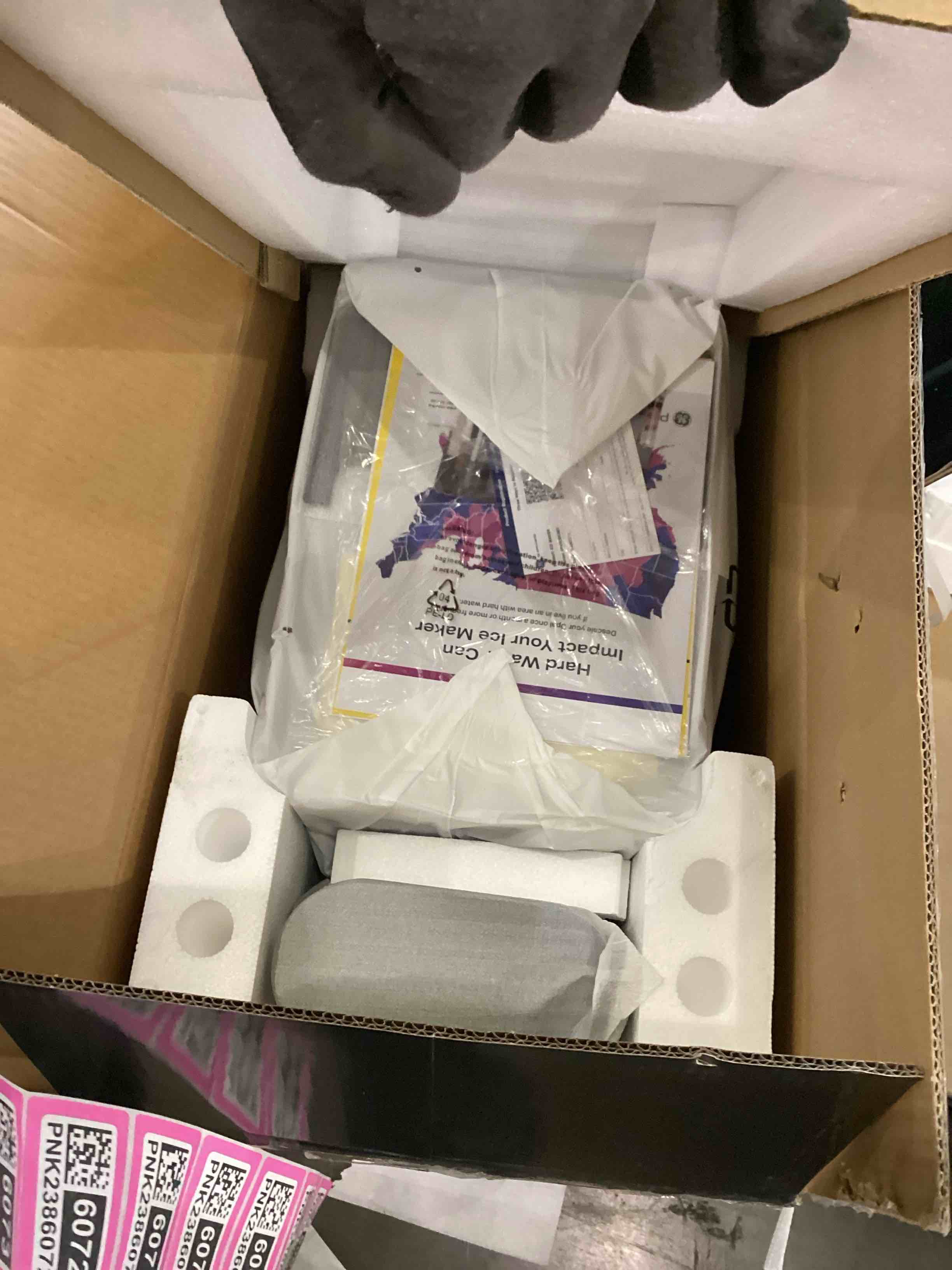https://s3.amazonaws.com/lotting-images-prod/bidfta/PNK2386063_1754679818118.jpeg