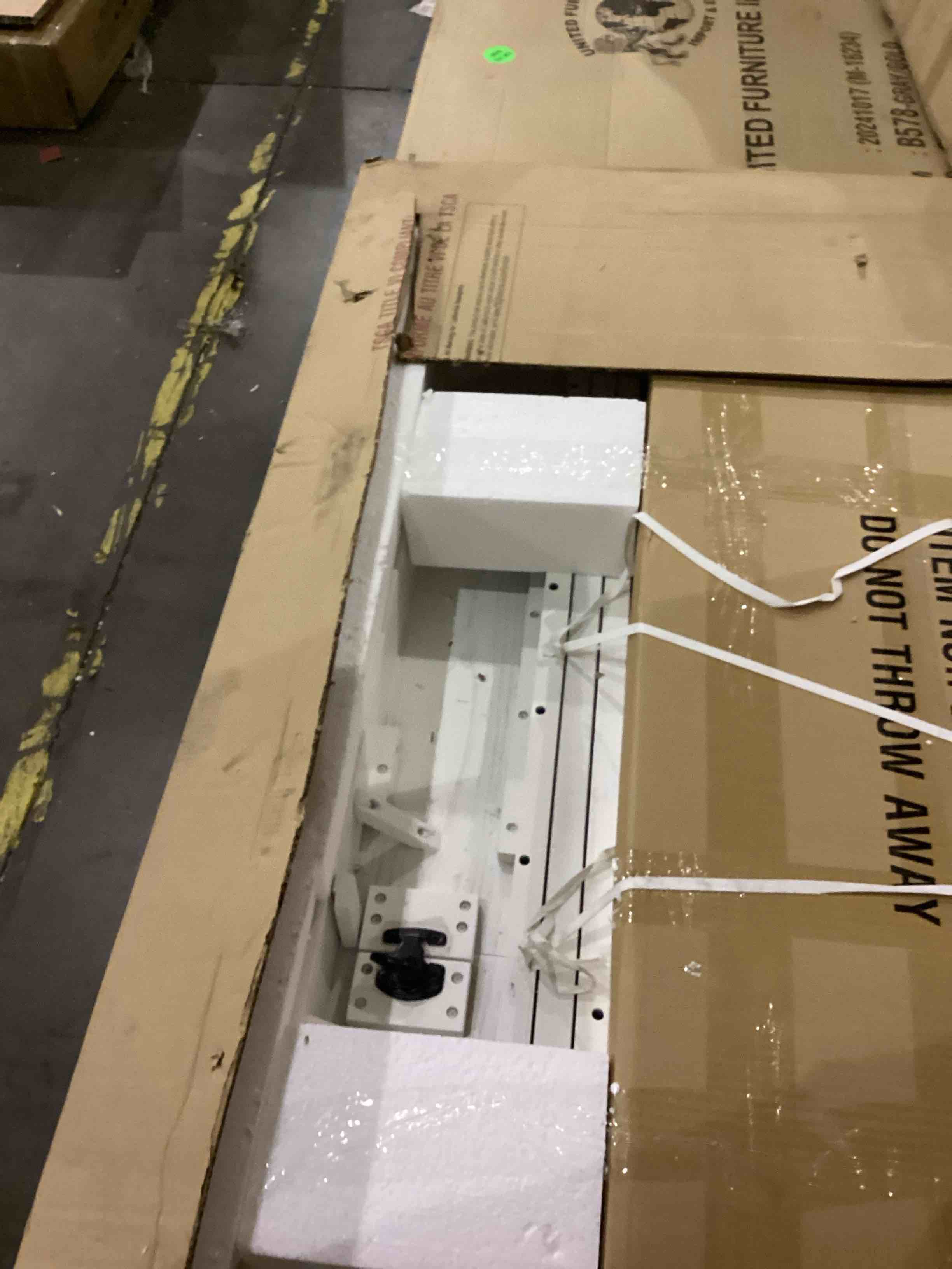 https://s3.amazonaws.com/lotting-images-prod/bidfta/PNK2386330_1755085072295.jpeg