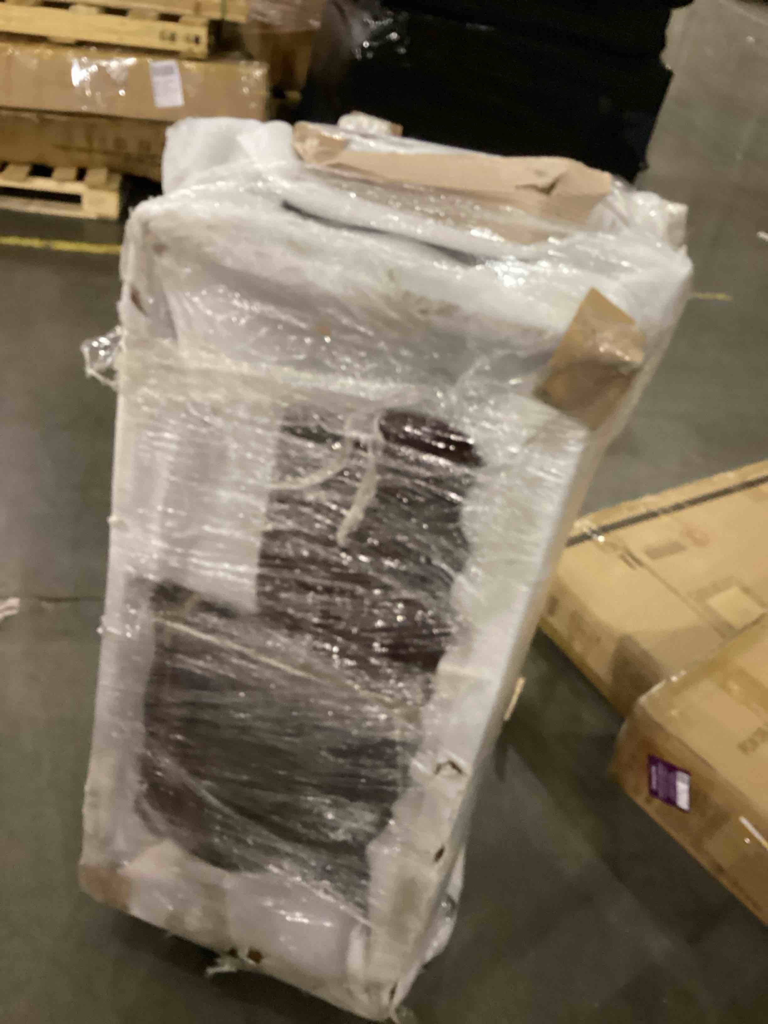 https://s3.amazonaws.com/lotting-images-prod/bidfta/PNK2386413_1755095668494.jpeg