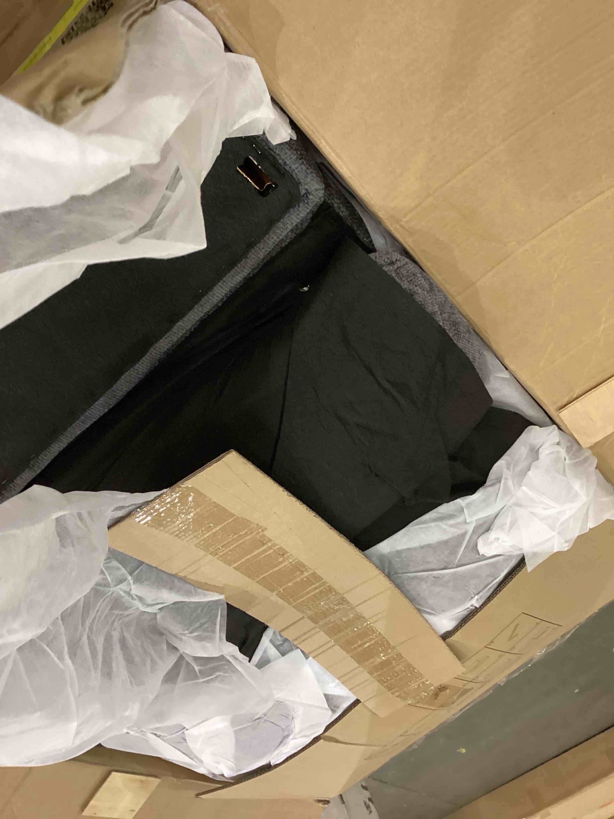 https://s3.amazonaws.com/lotting-images-prod/bidfta/PNK2386426_1755096912777.jpeg