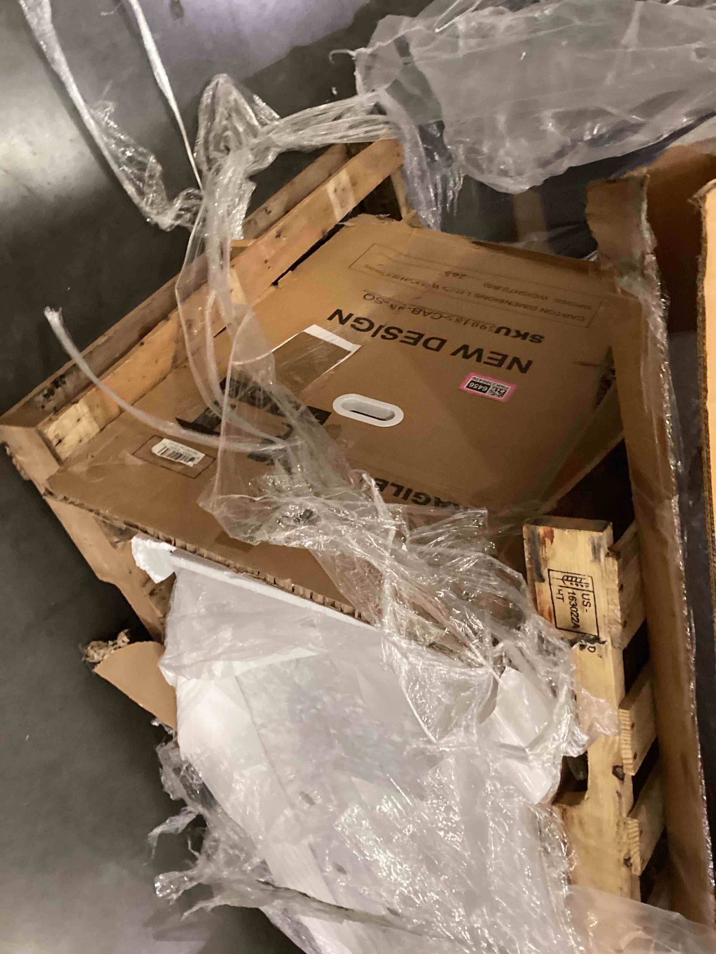 https://s3.amazonaws.com/lotting-images-prod/bidfta/PNK2386456_1755100387150.jpeg