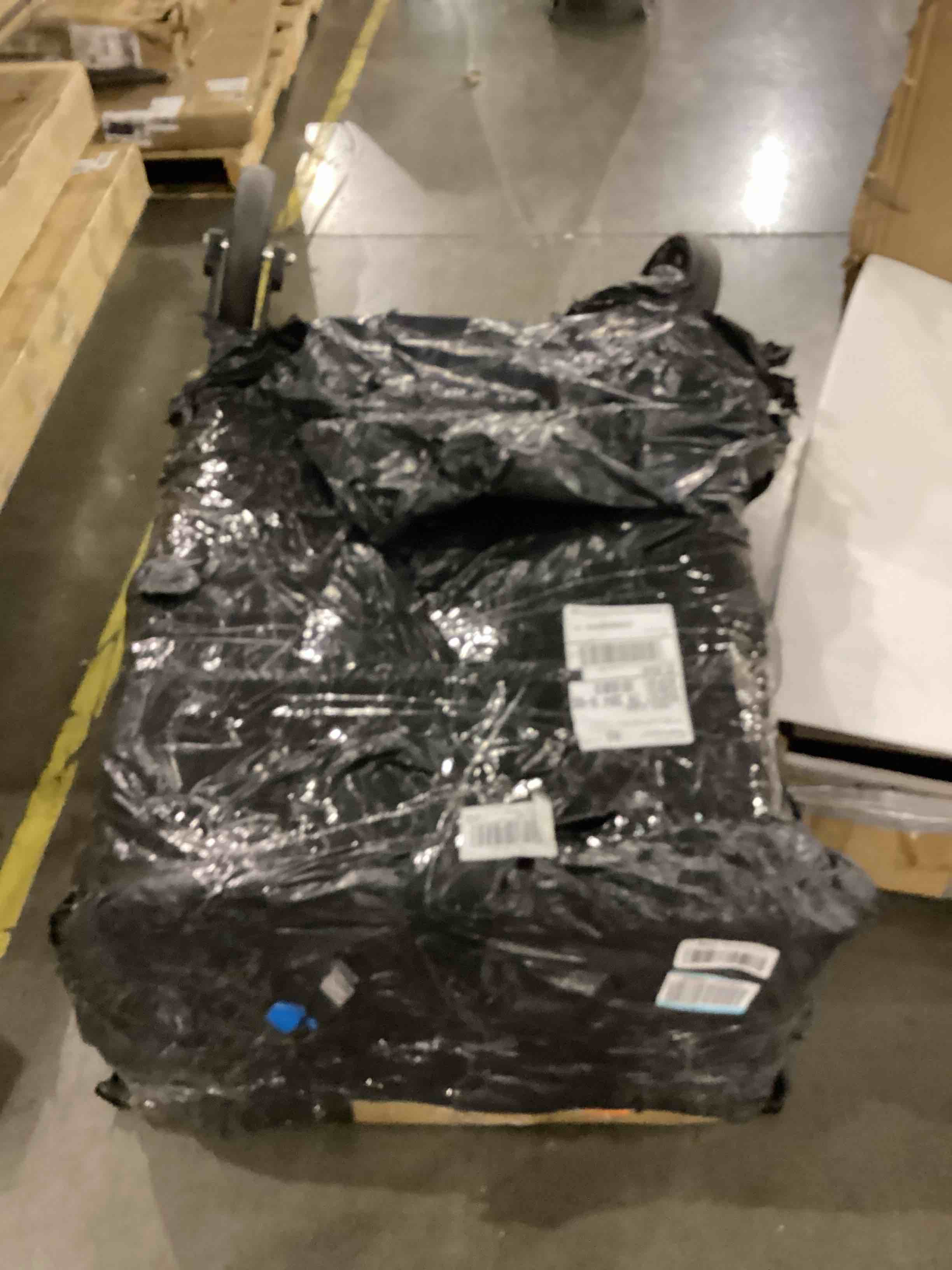 https://s3.amazonaws.com/lotting-images-prod/bidfta/PNK2386555_1755169690542.jpeg