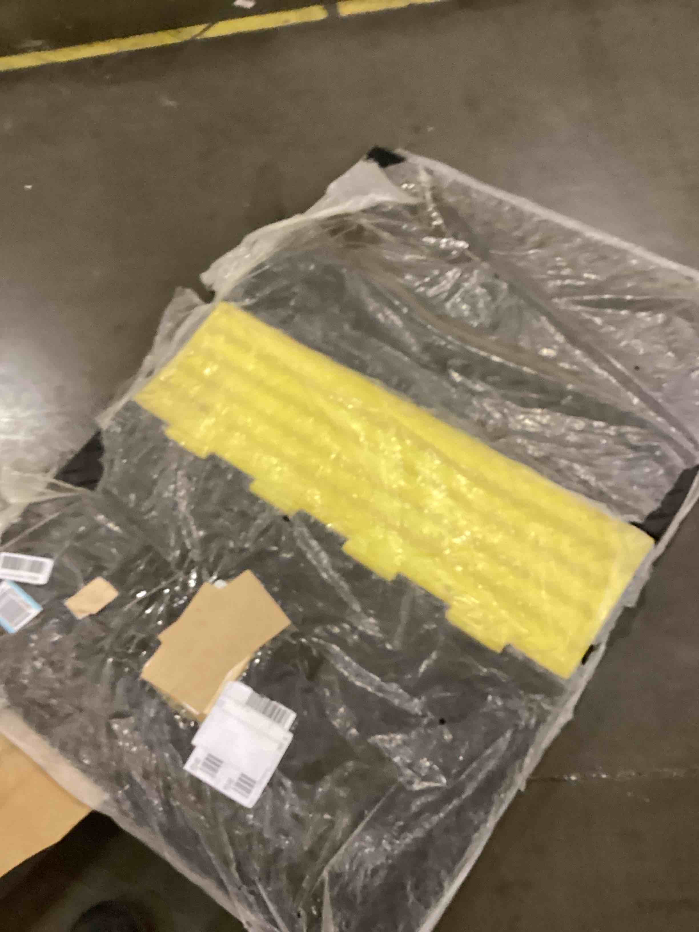 https://s3.amazonaws.com/lotting-images-prod/bidfta/PNK2386581_1755172160138.jpeg