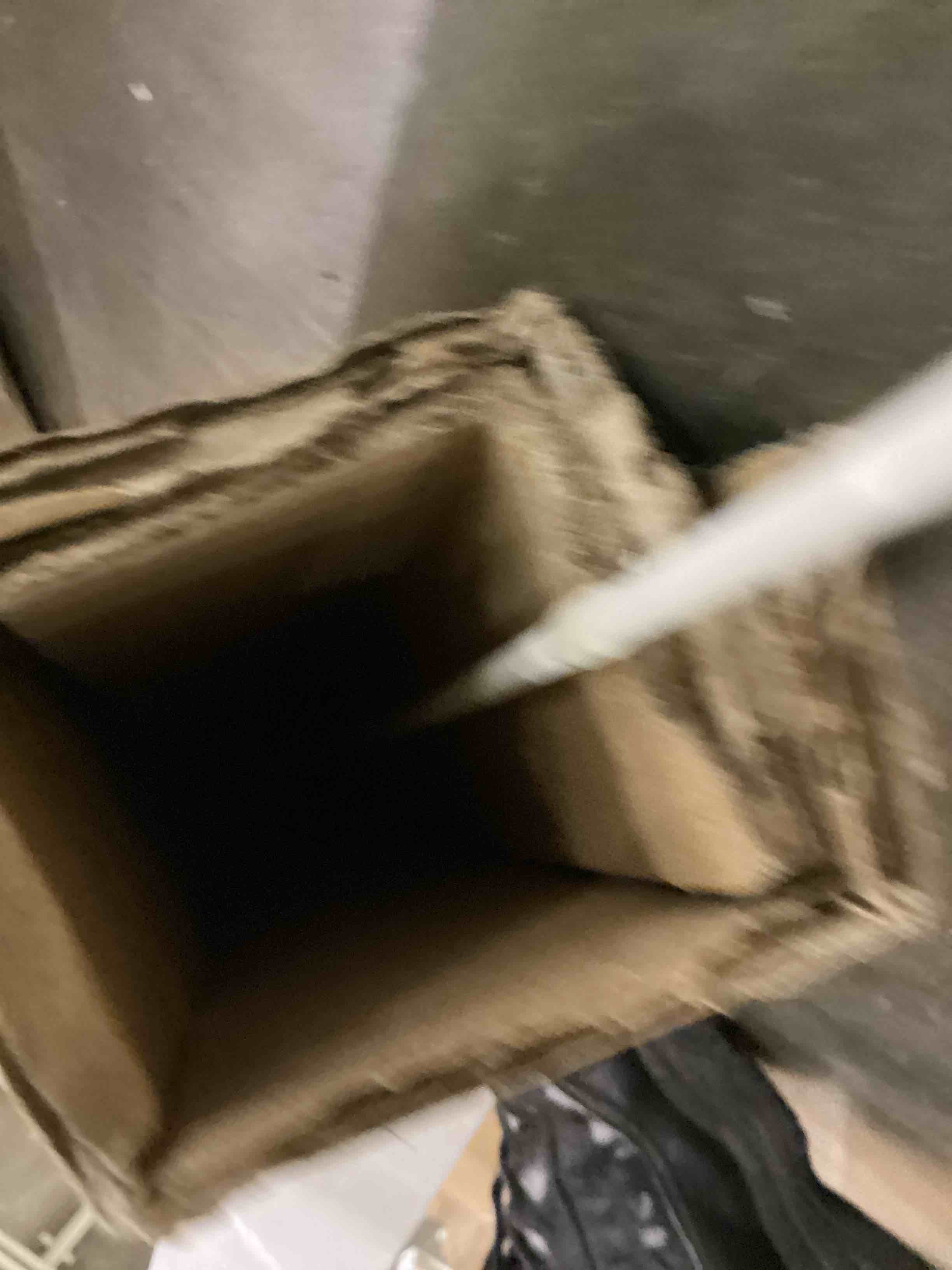https://s3.amazonaws.com/lotting-images-prod/bidfta/PNK2386584_1755172382504.jpeg