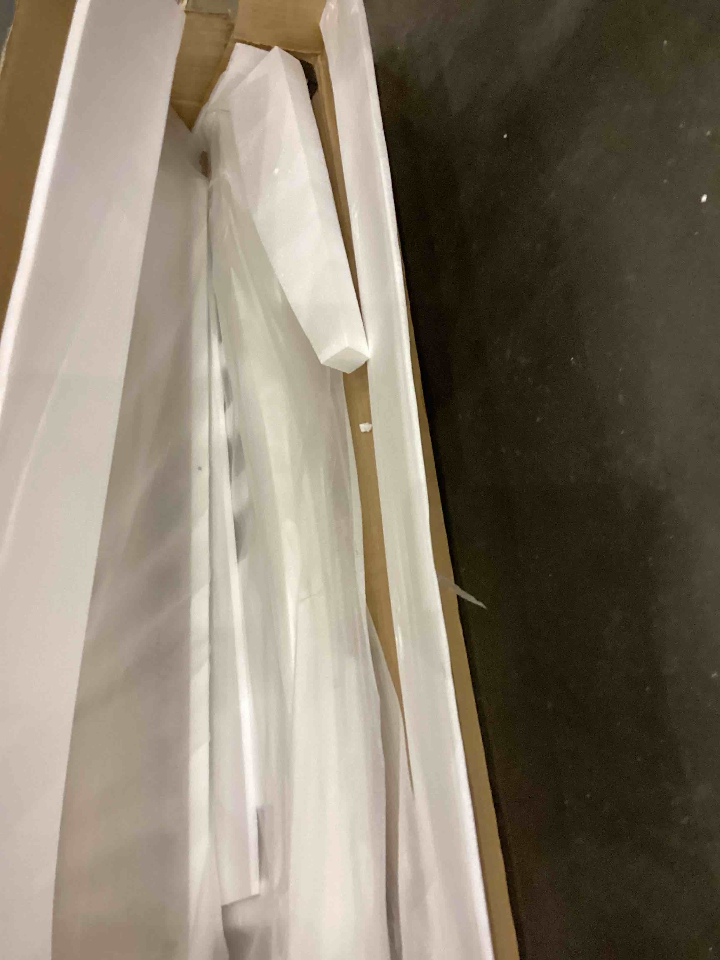 https://s3.amazonaws.com/lotting-images-prod/bidfta/PNK2387754_1756122291939.jpeg