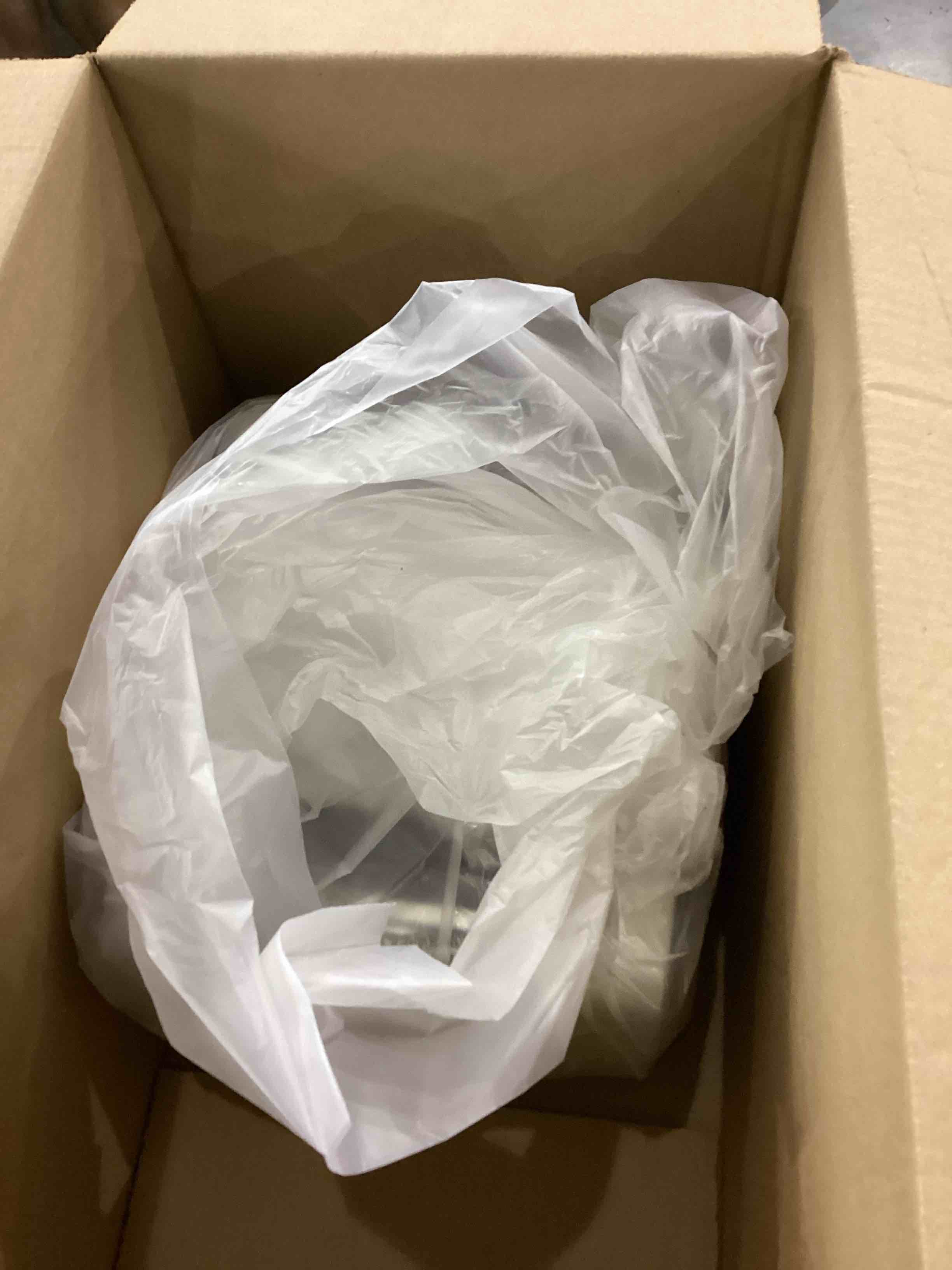 https://s3.amazonaws.com/lotting-images-prod/bidfta/PNK2393137_1756898506298.jpeg