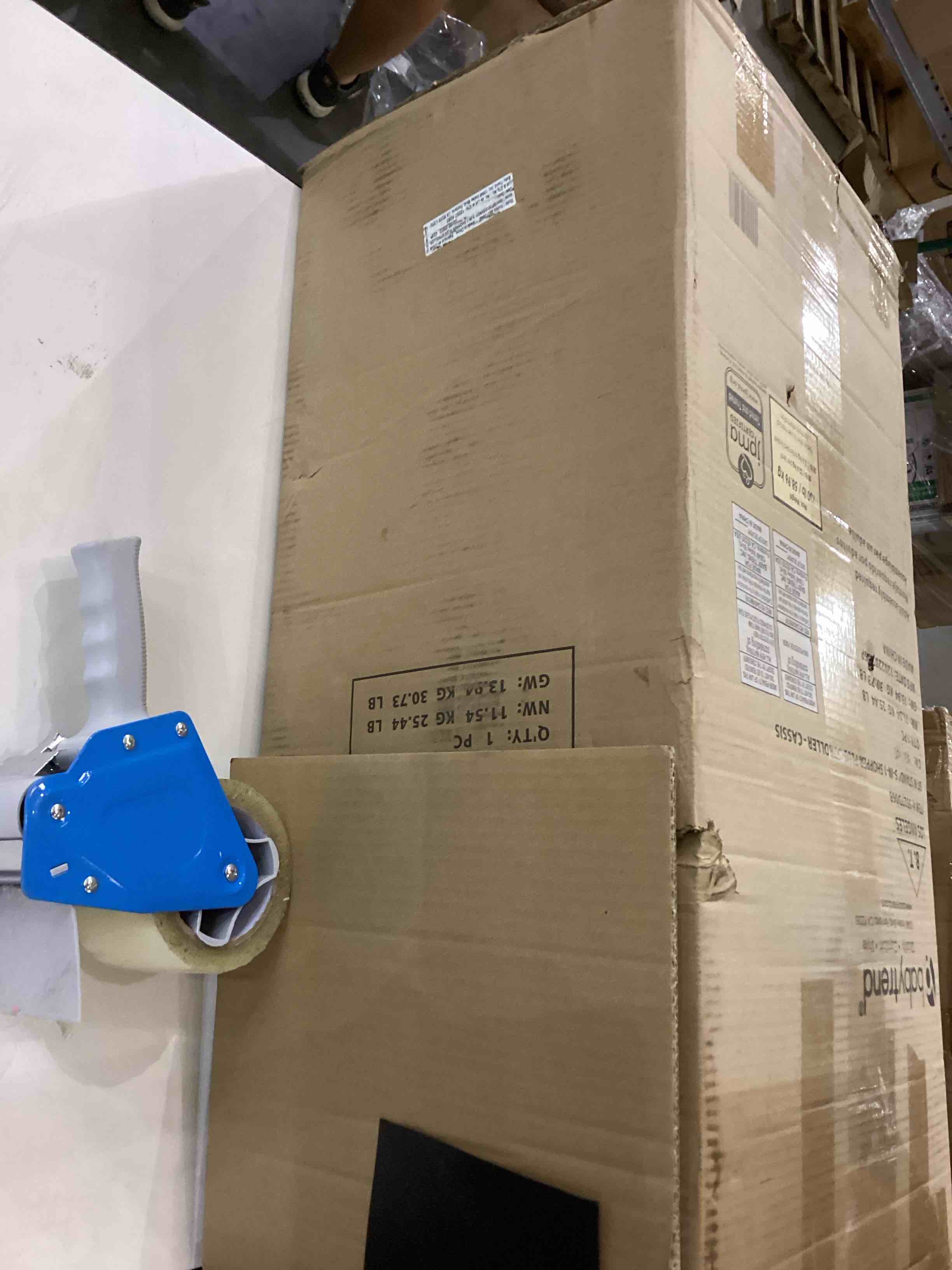 https://s3.amazonaws.com/lotting-images-prod/bidfta/PNK2393261_1756911800069.jpeg