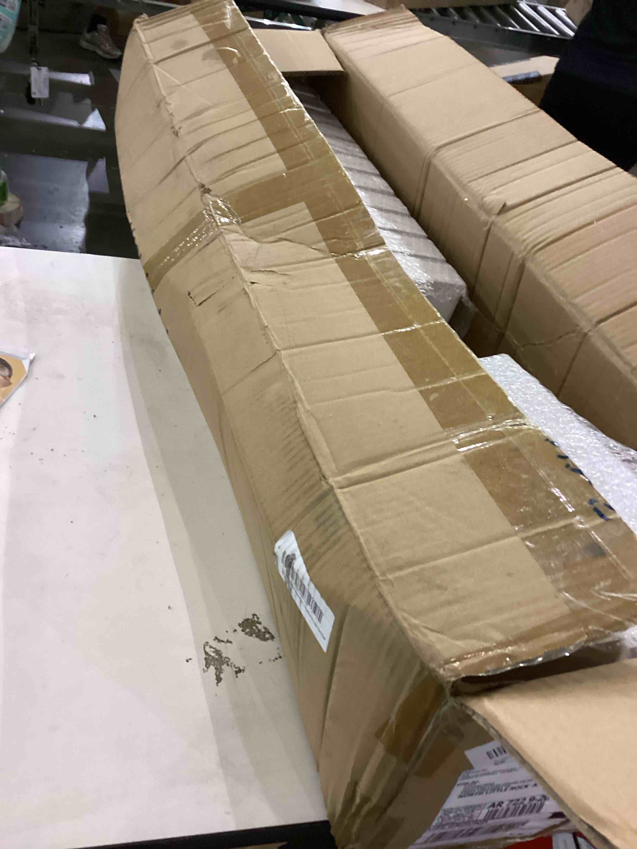 https://s3.amazonaws.com/lotting-images-prod/bidfta/PNK2393310_1756918681119.jpeg