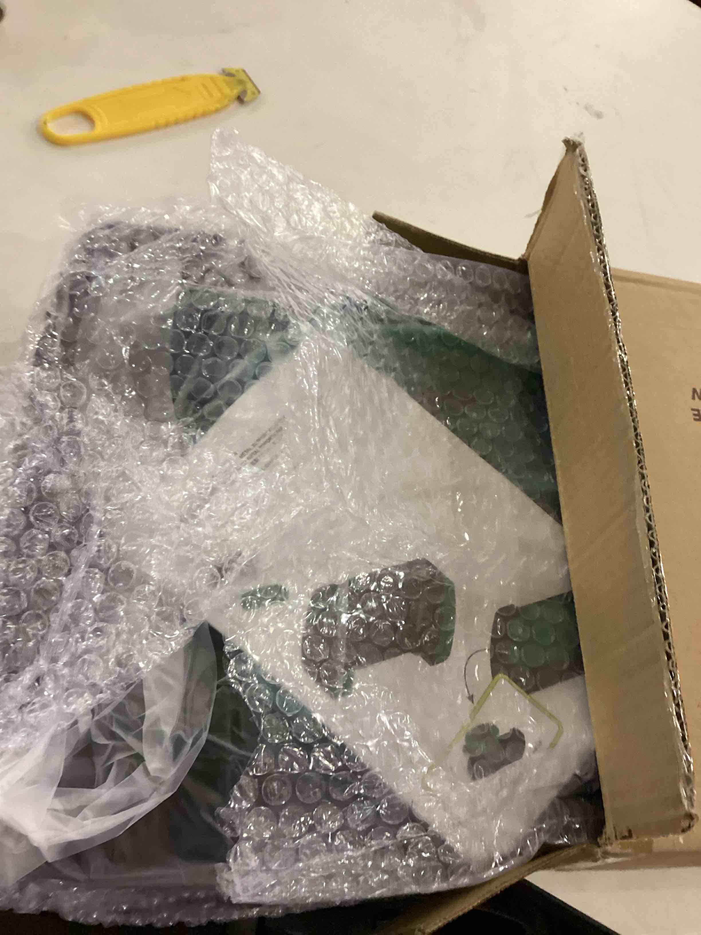 https://s3.amazonaws.com/lotting-images-prod/bidfta/PNK2393513_1756993918987.jpeg