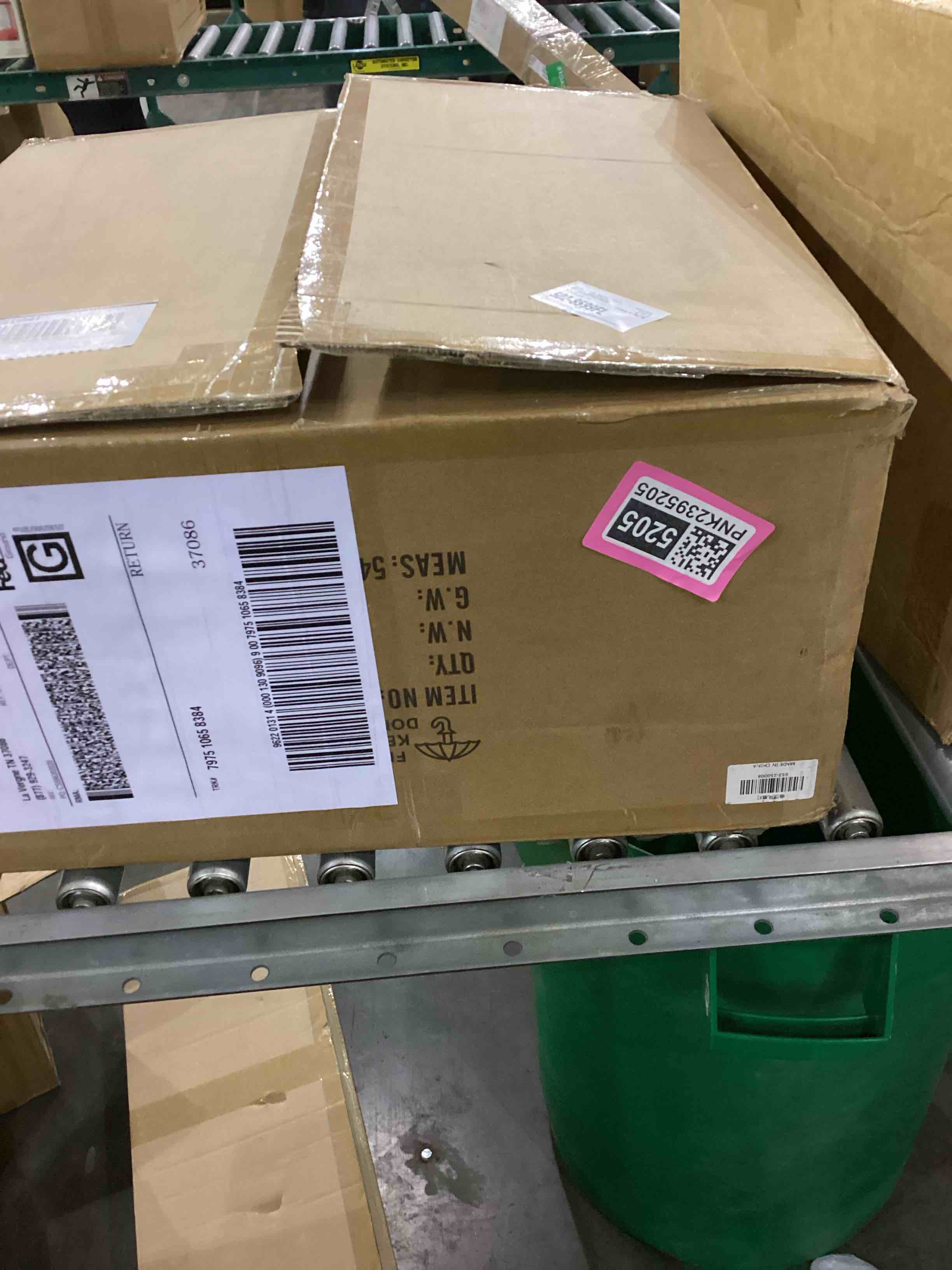 https://s3.amazonaws.com/lotting-images-prod/bidfta/PNK2395205_1755259957165.jpeg