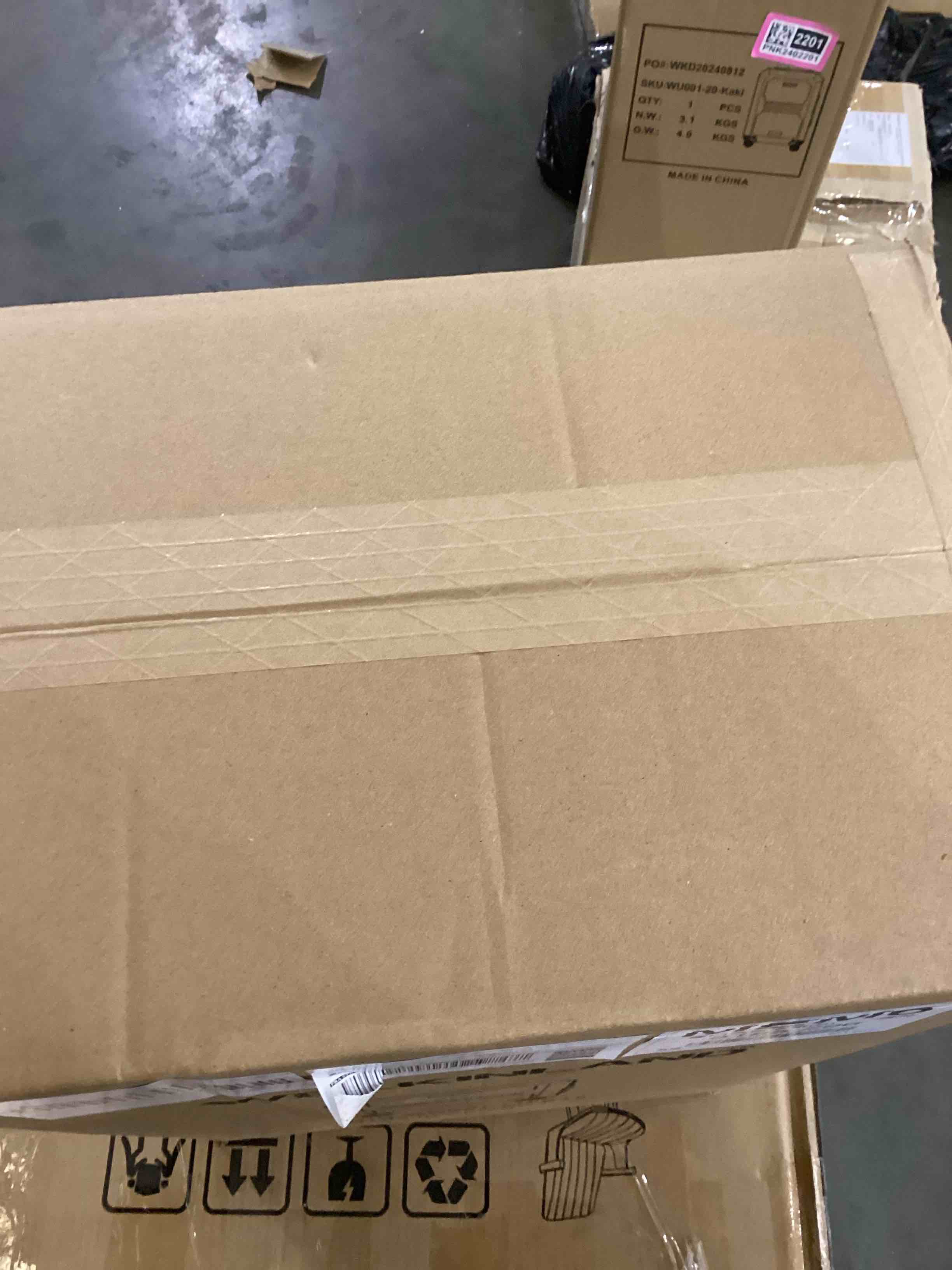https://s3.amazonaws.com/lotting-images-prod/bidfta/PNK2402202_1755868670207.jpeg