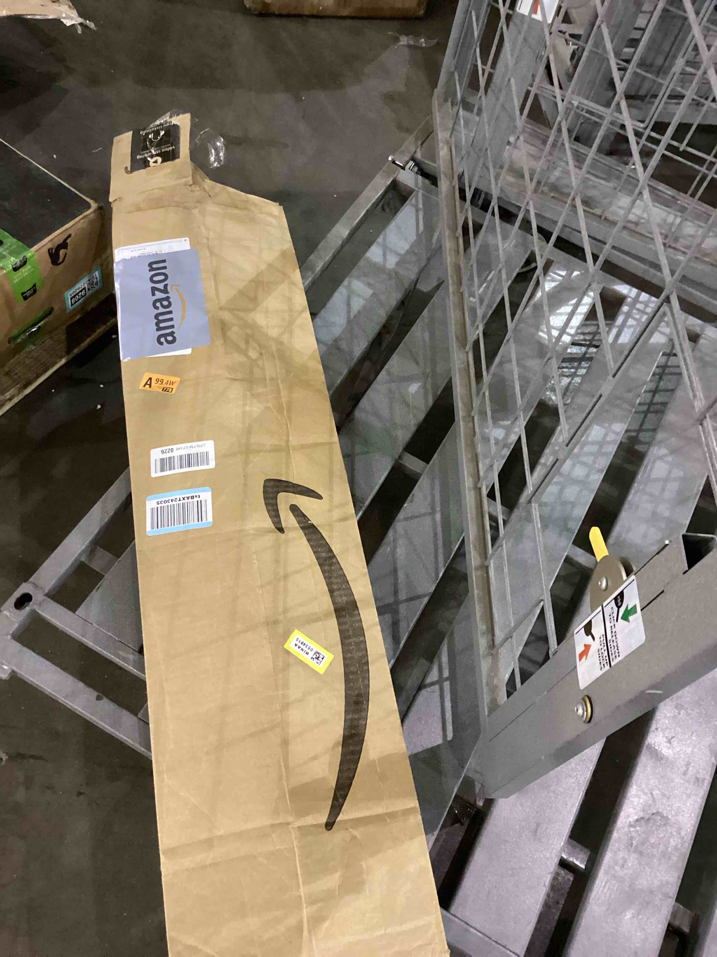 https://s3.amazonaws.com/lotting-images-prod/bidfta/PNK2413501_1757329944335.jpeg
