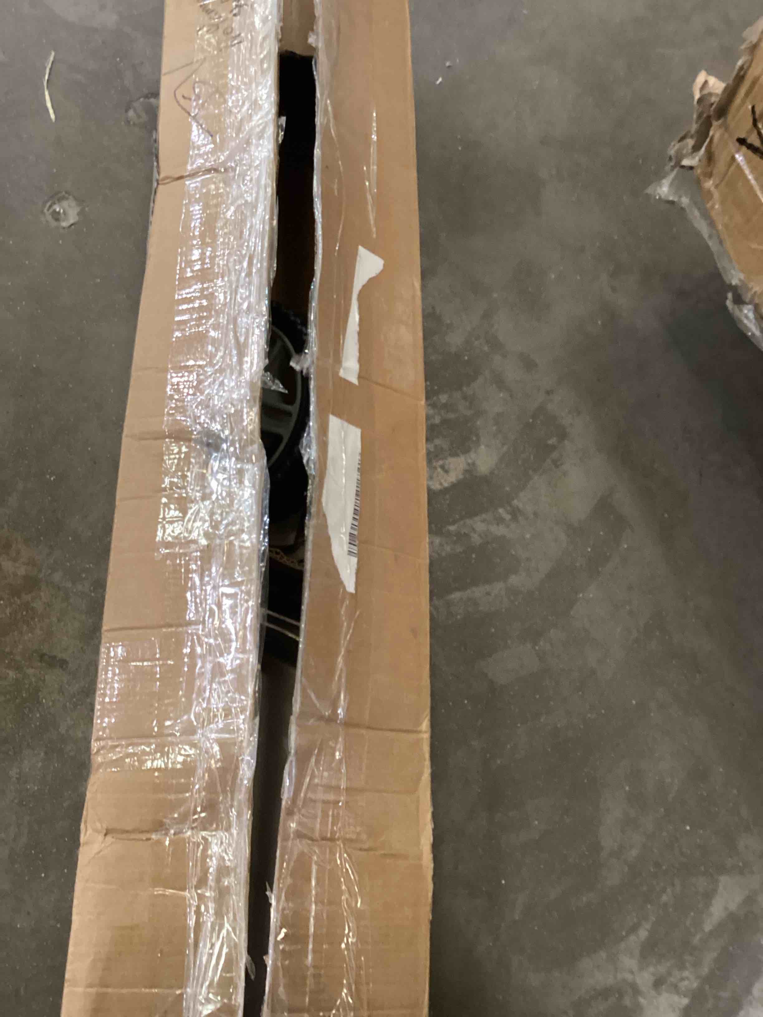 https://s3.amazonaws.com/lotting-images-prod/bidfta/PNK2413574_1757358329418.jpeg