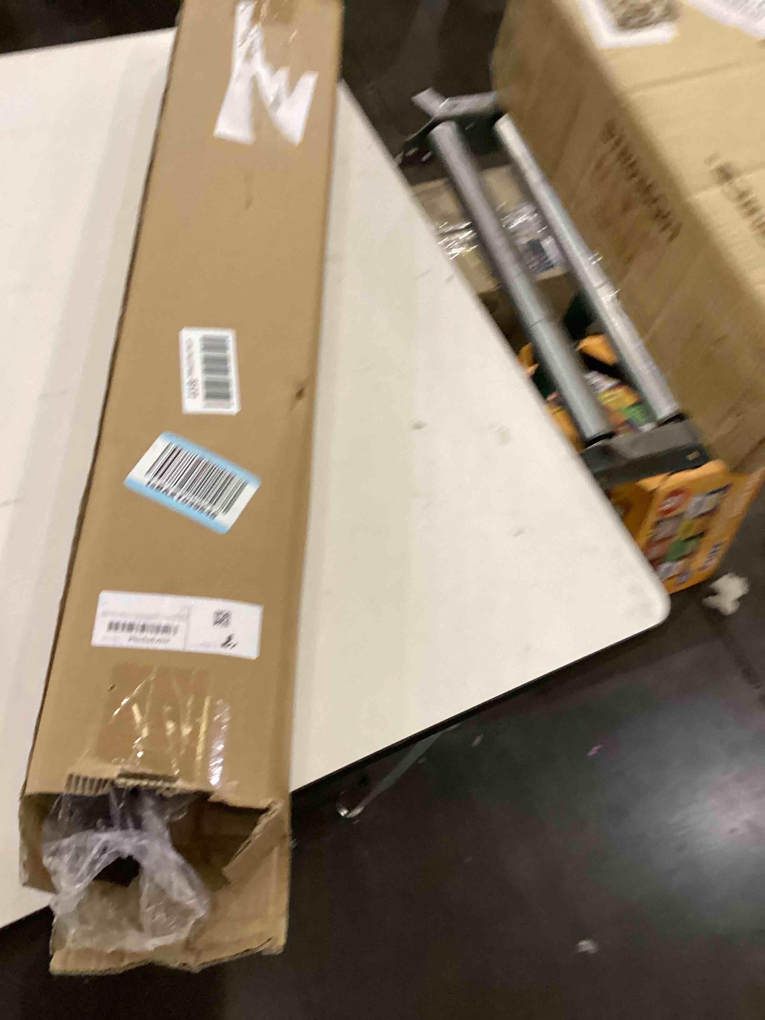 https://s3.amazonaws.com/lotting-images-prod/bidfta/PNK2413859_1757600979667.jpeg