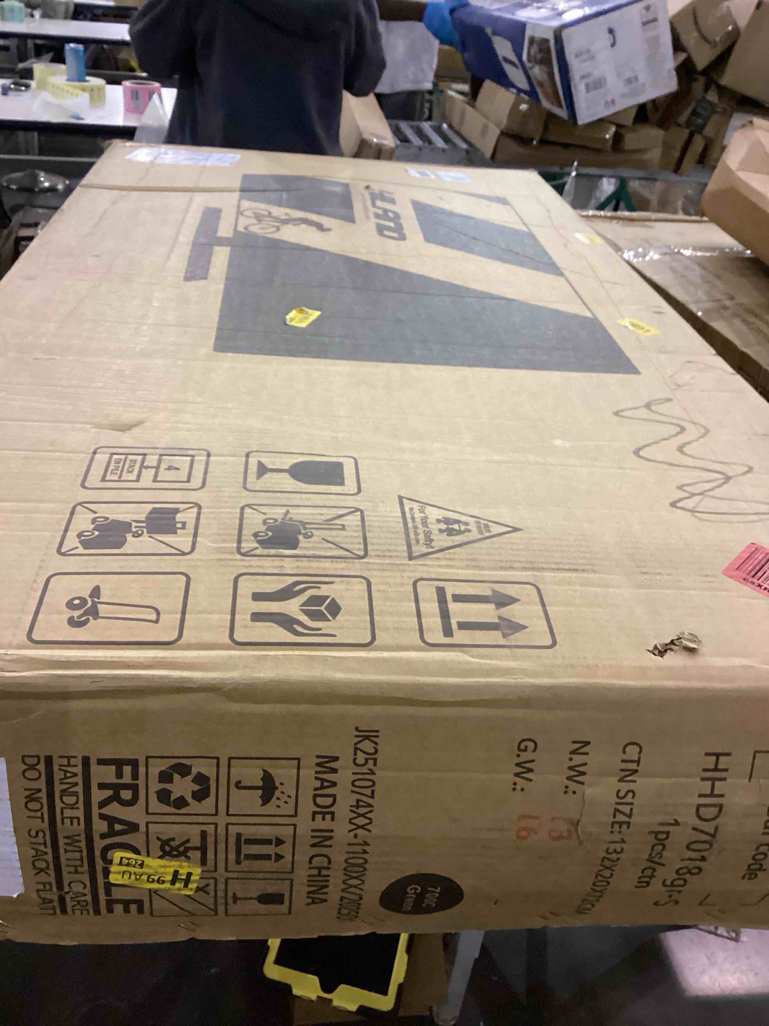 https://s3.amazonaws.com/lotting-images-prod/bidfta/PNK2413956_1757677953159.jpeg