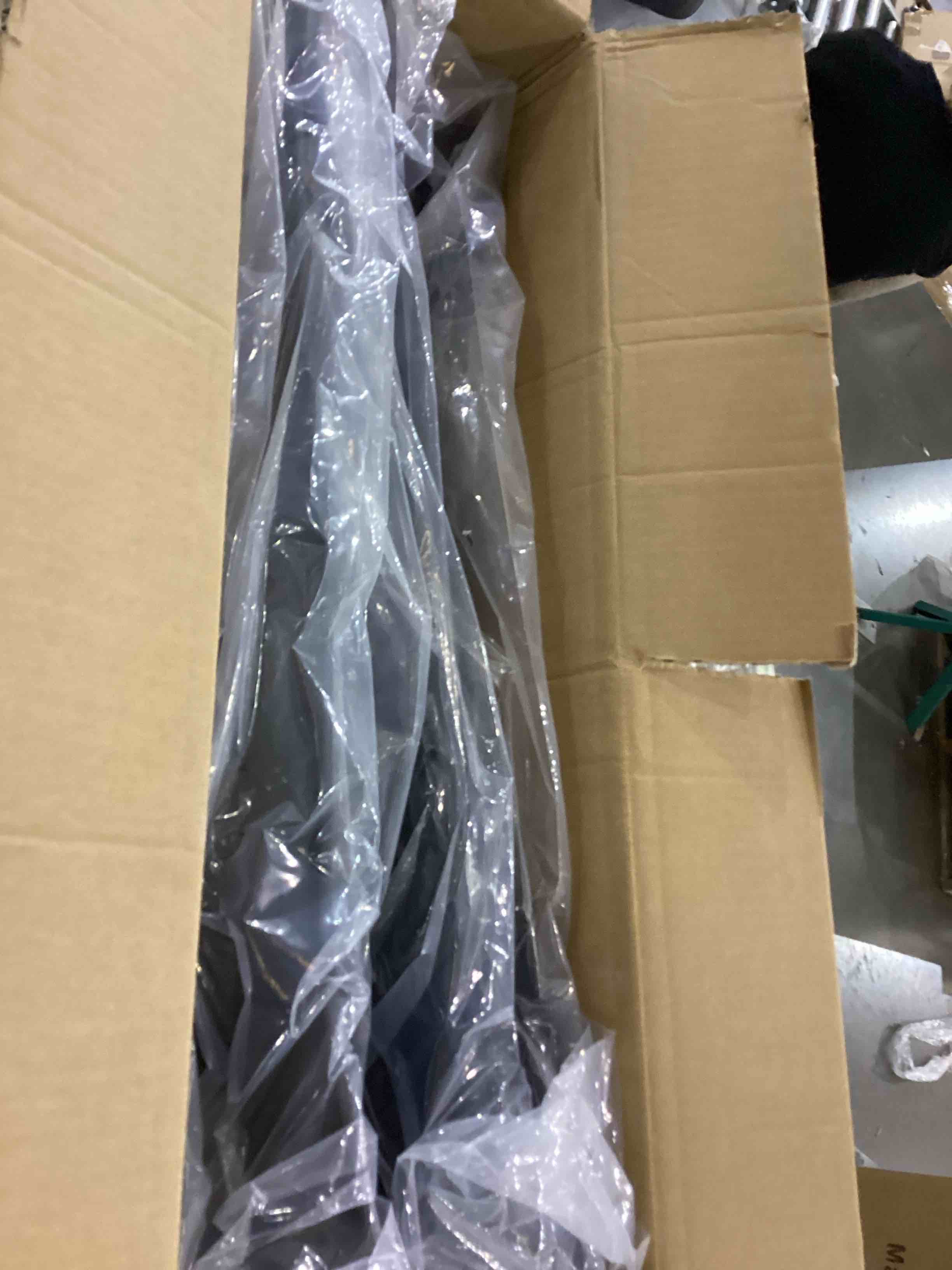 https://s3.amazonaws.com/lotting-images-prod/bidfta/PNK2414010_1757683794822.jpeg