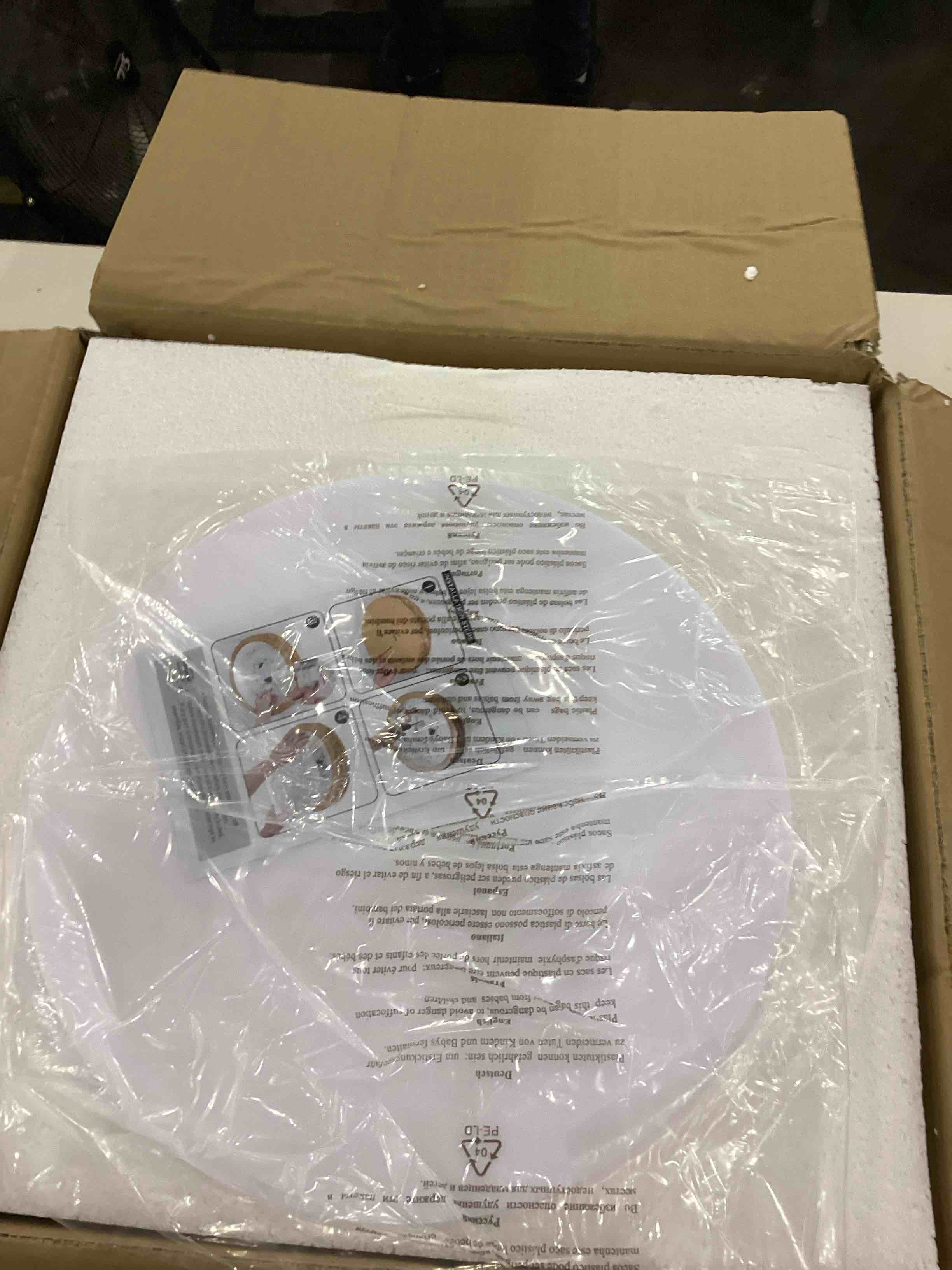 https://s3.amazonaws.com/lotting-images-prod/bidfta/PNK2414171_1757937597636.jpeg