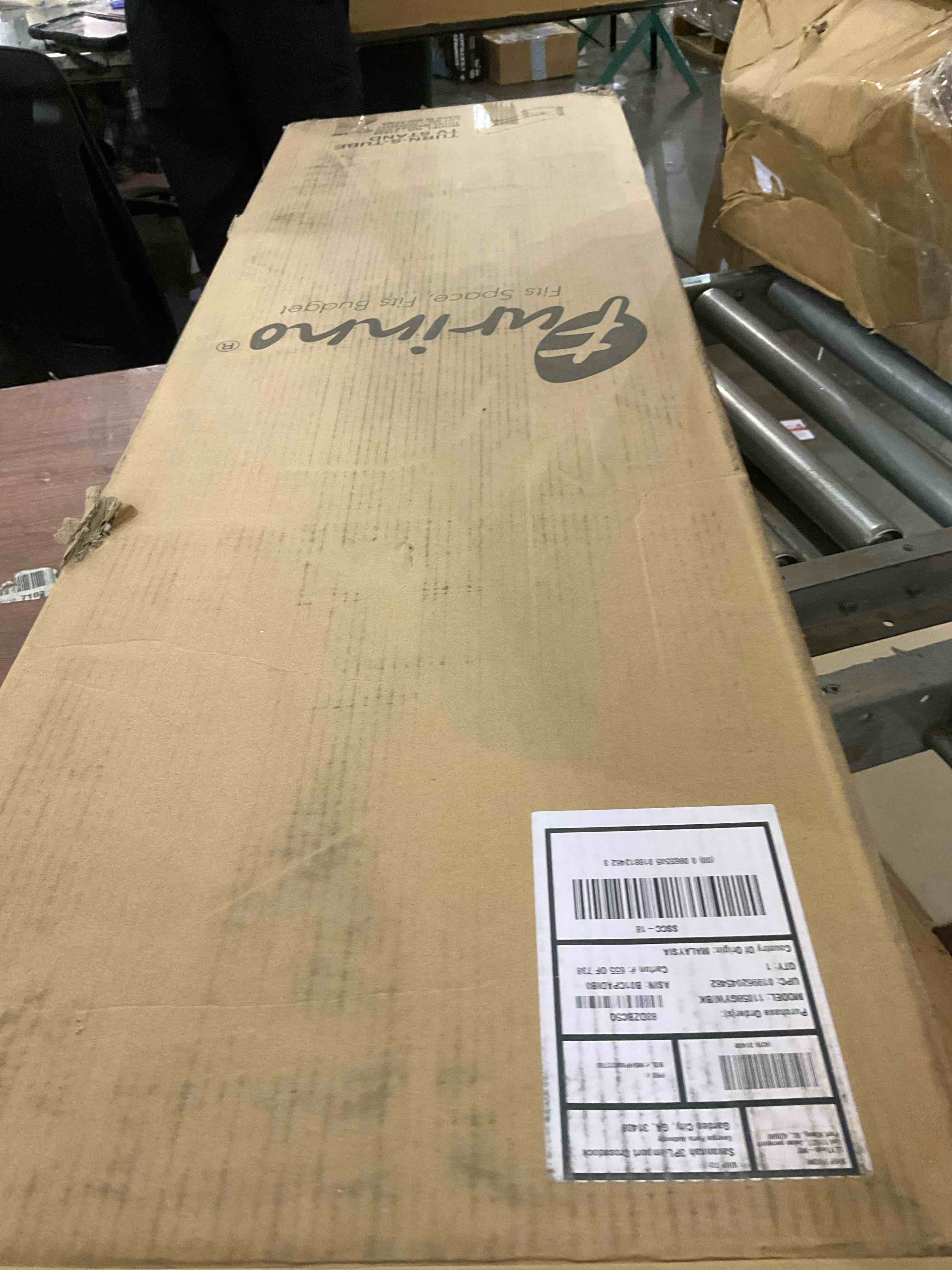 https://s3.amazonaws.com/lotting-images-prod/bidfta/PNK2440636_1749038183748.jpeg
