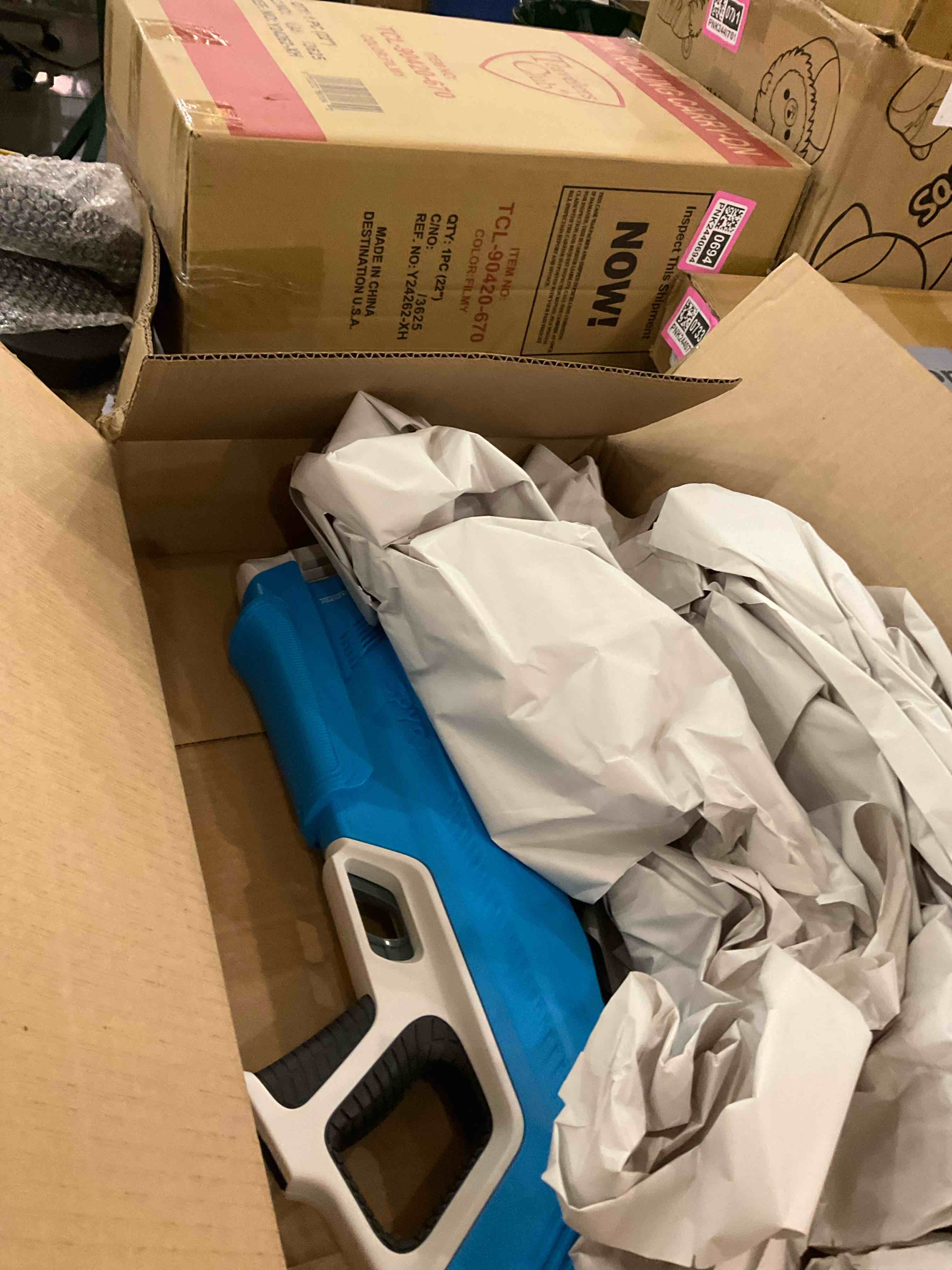 https://s3.amazonaws.com/lotting-images-prod/bidfta/PNK2440674_1749043162318.jpeg