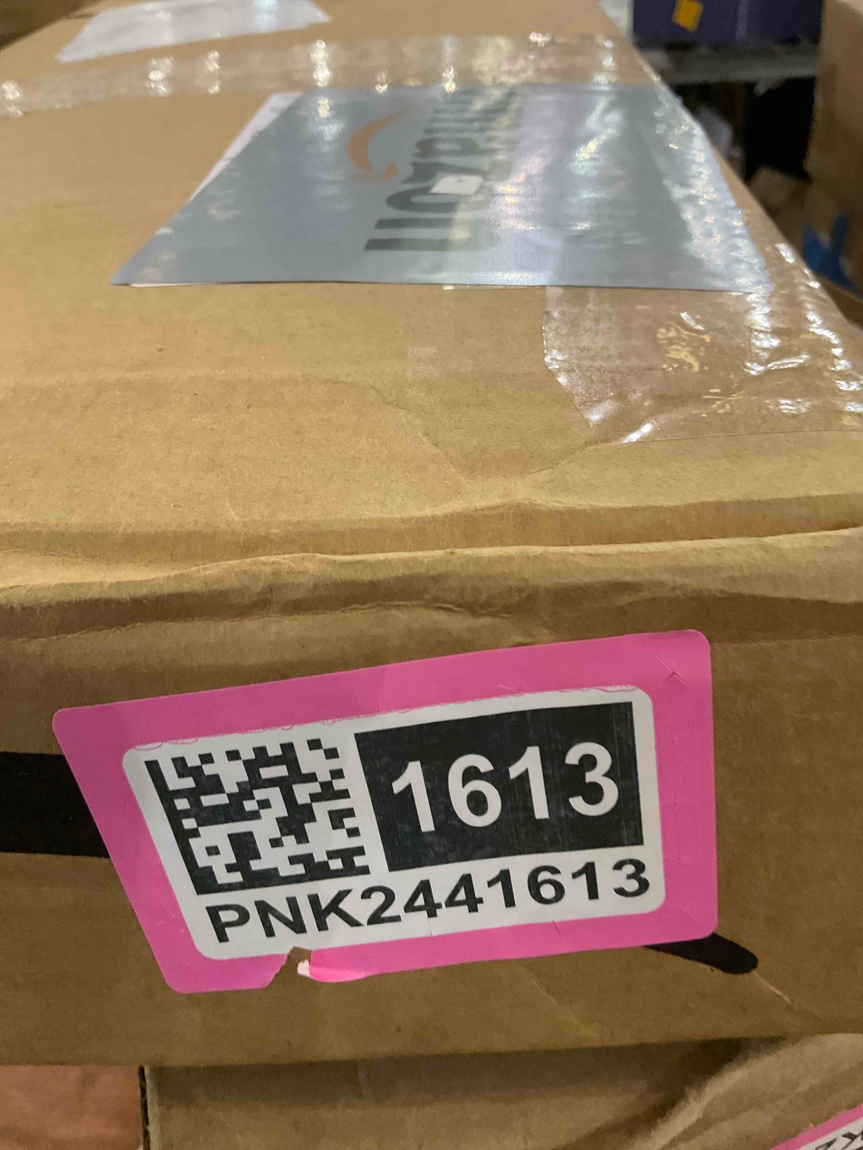 https://s3.amazonaws.com/lotting-images-prod/bidfta/PNK2441613_1749132787842.jpeg