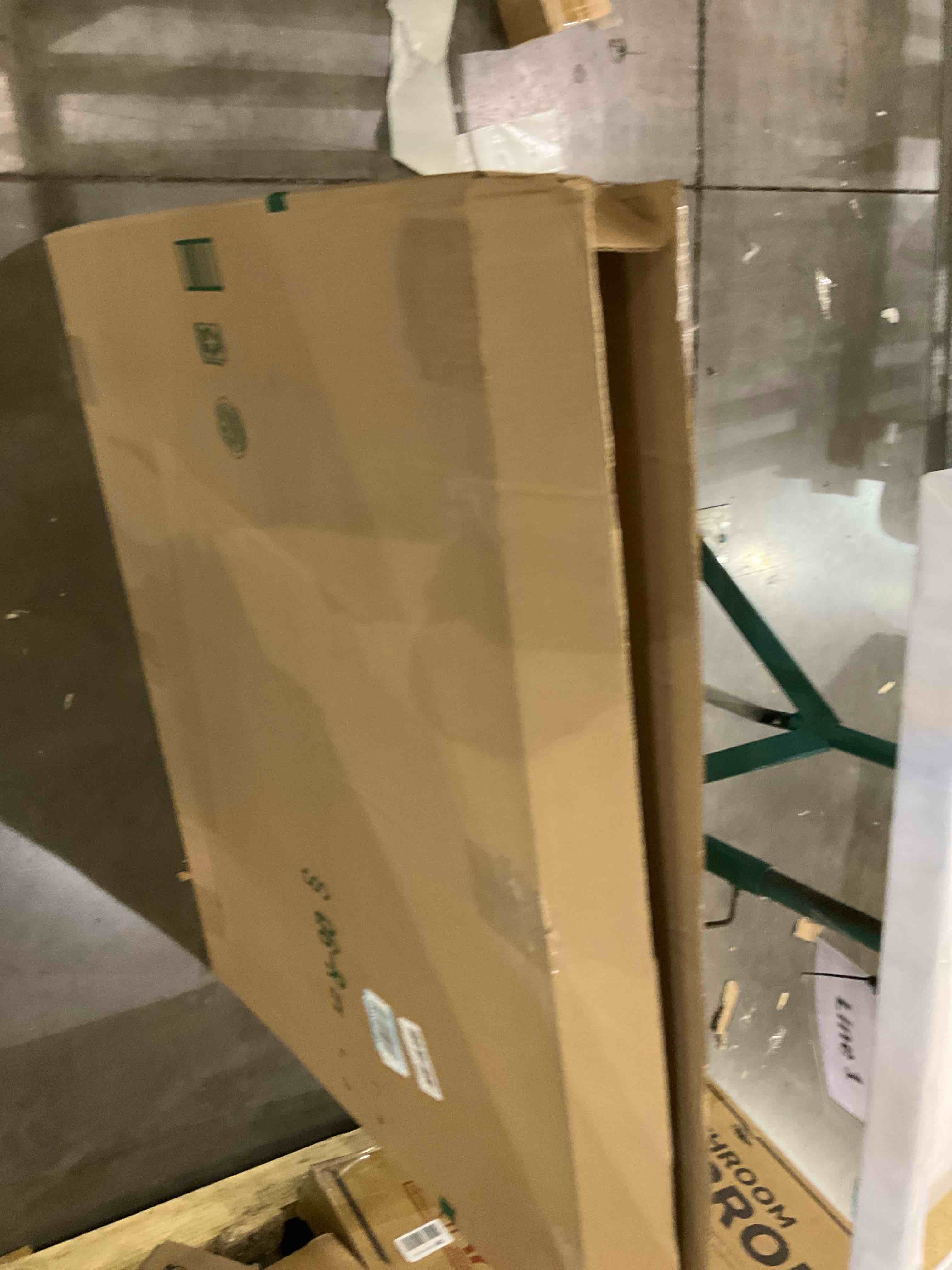 https://s3.amazonaws.com/lotting-images-prod/bidfta/PNK2442211_1749232407796.jpeg