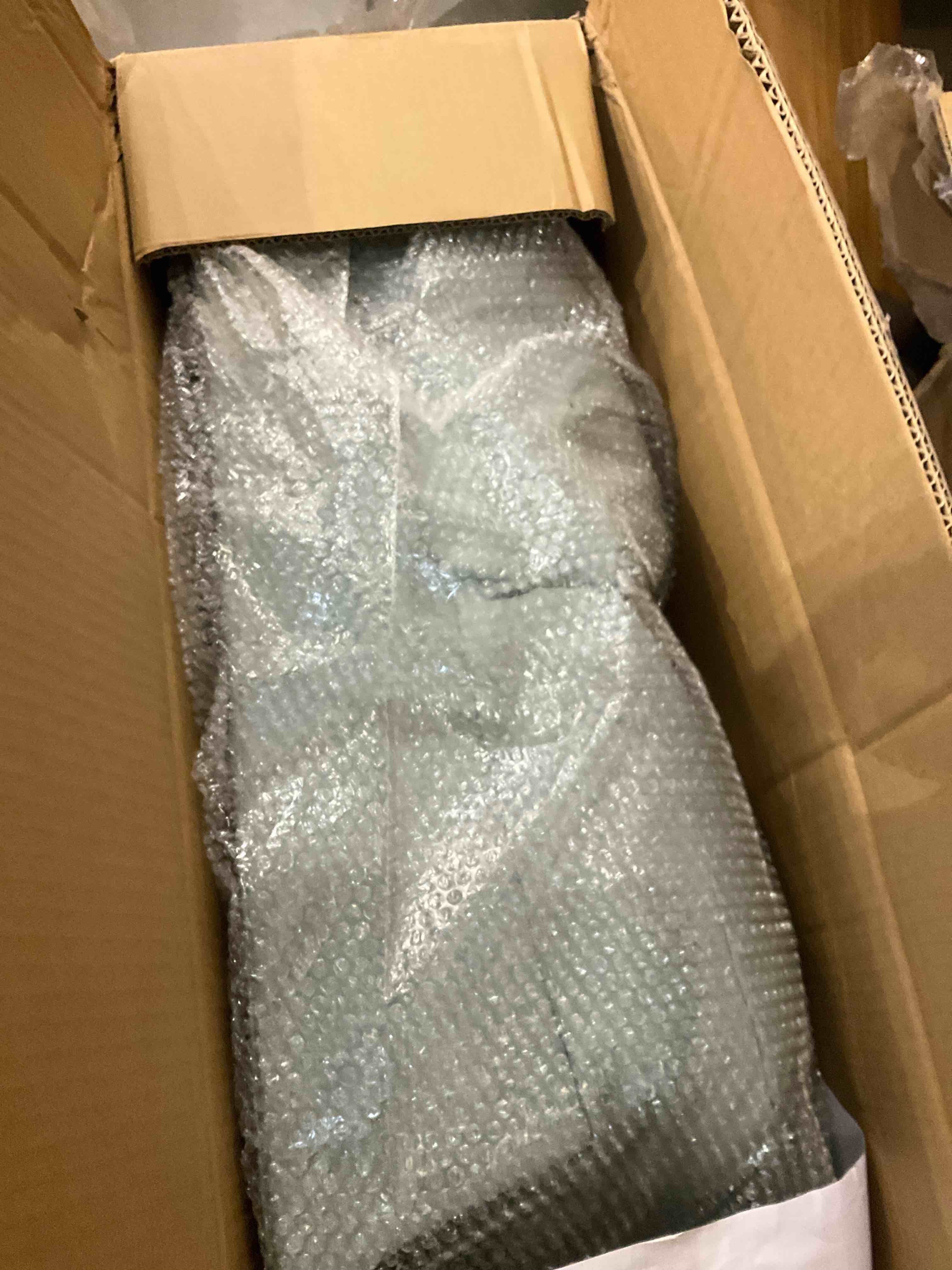 https://s3.amazonaws.com/lotting-images-prod/bidfta/PNK2442709_1749815115312.jpeg