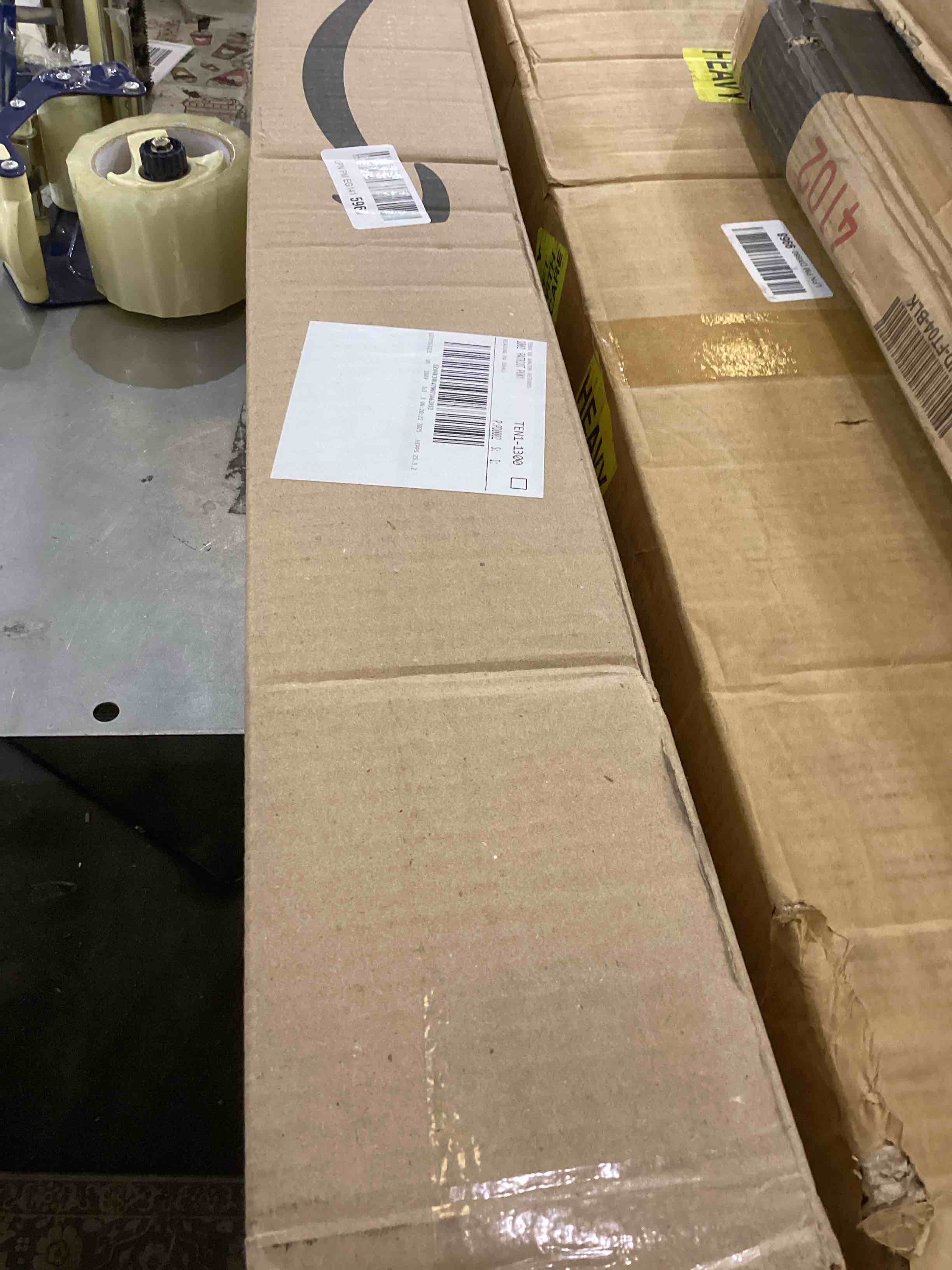 https://s3.amazonaws.com/lotting-images-prod/bidfta/PNK2442920_1752763218373.jpeg