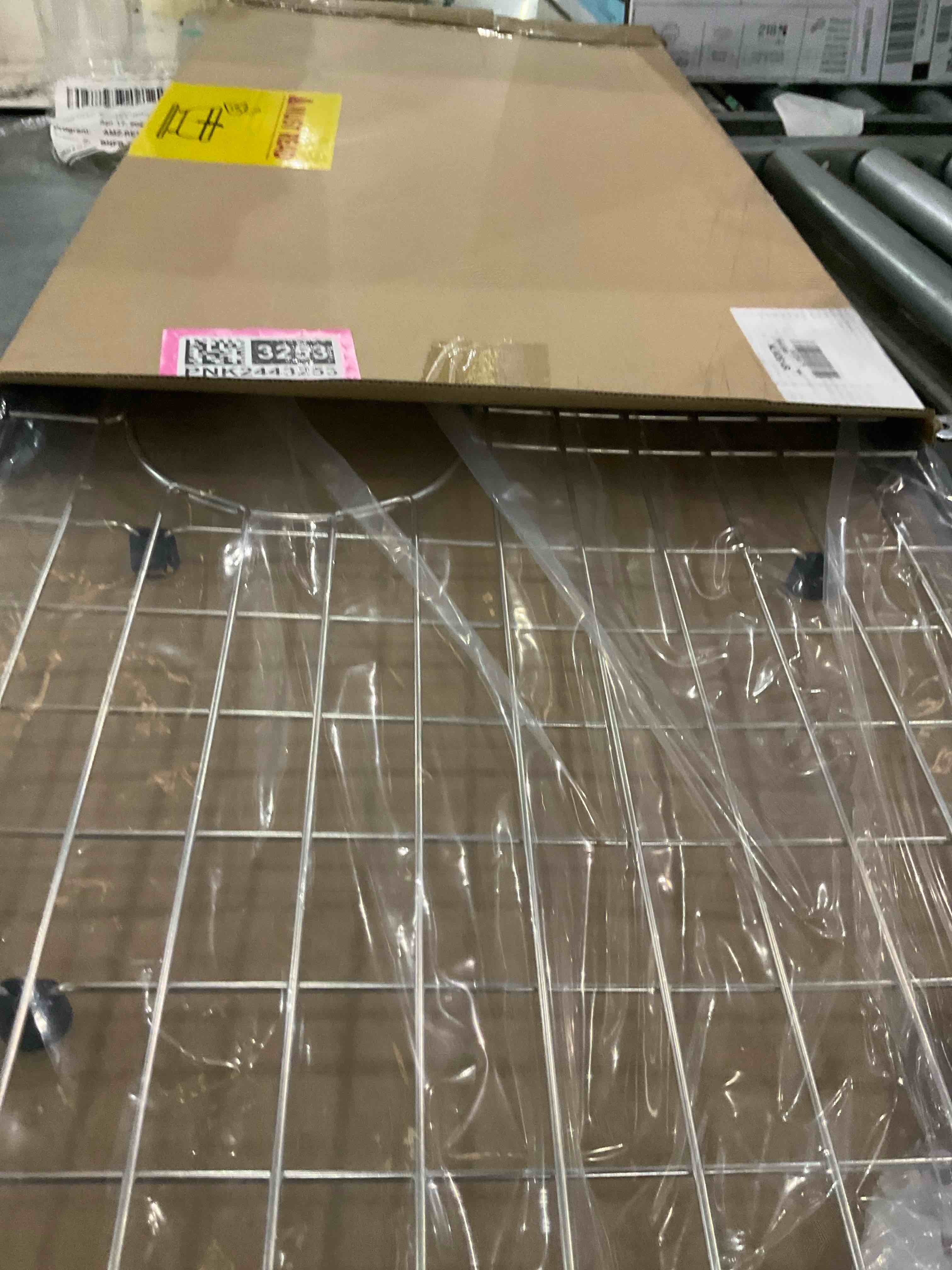 https://s3.amazonaws.com/lotting-images-prod/bidfta/PNK2443253_1748451773269.jpeg