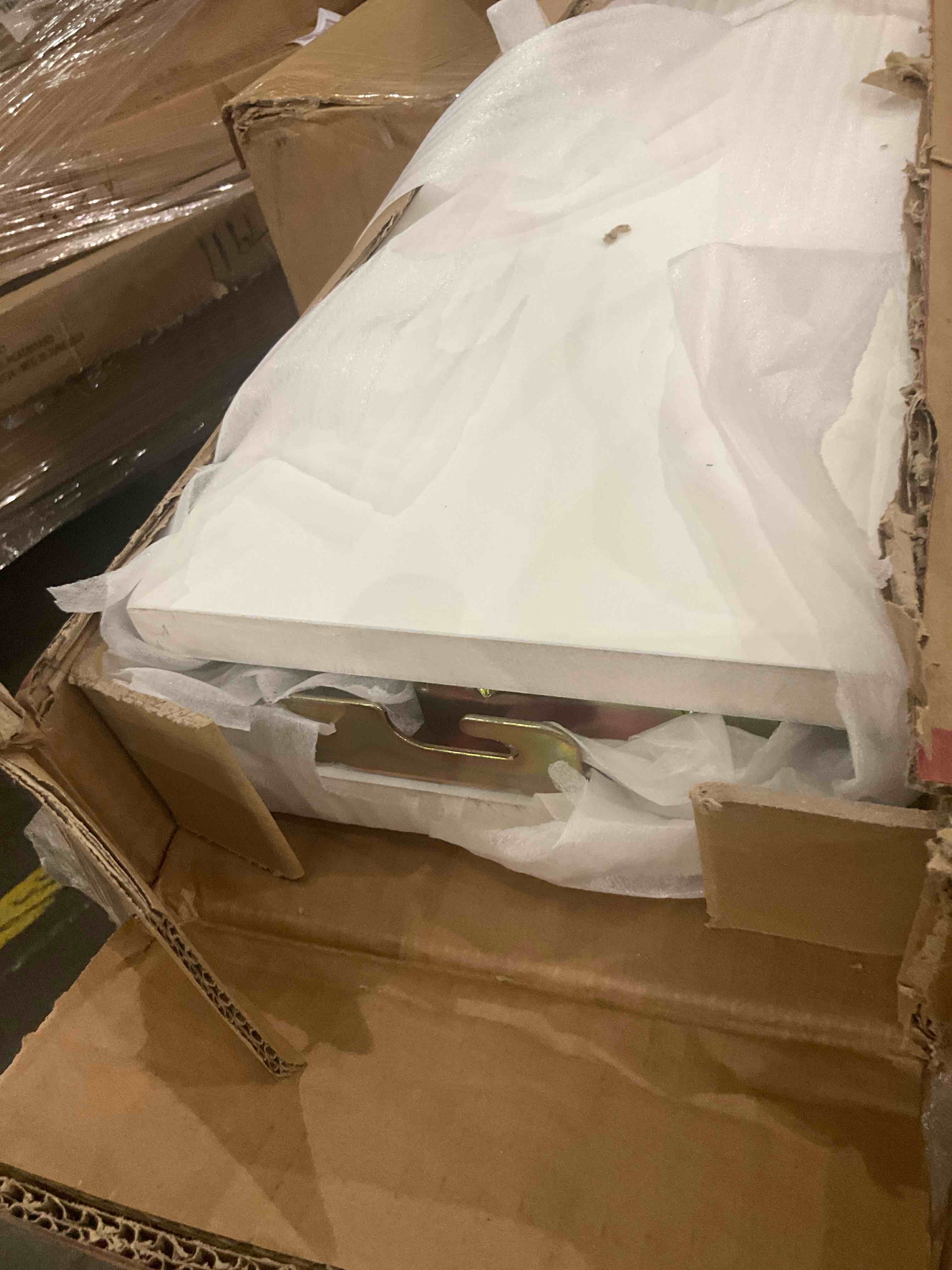 https://s3.amazonaws.com/lotting-images-prod/bidfta/PNK2444222_1749557019724.jpeg