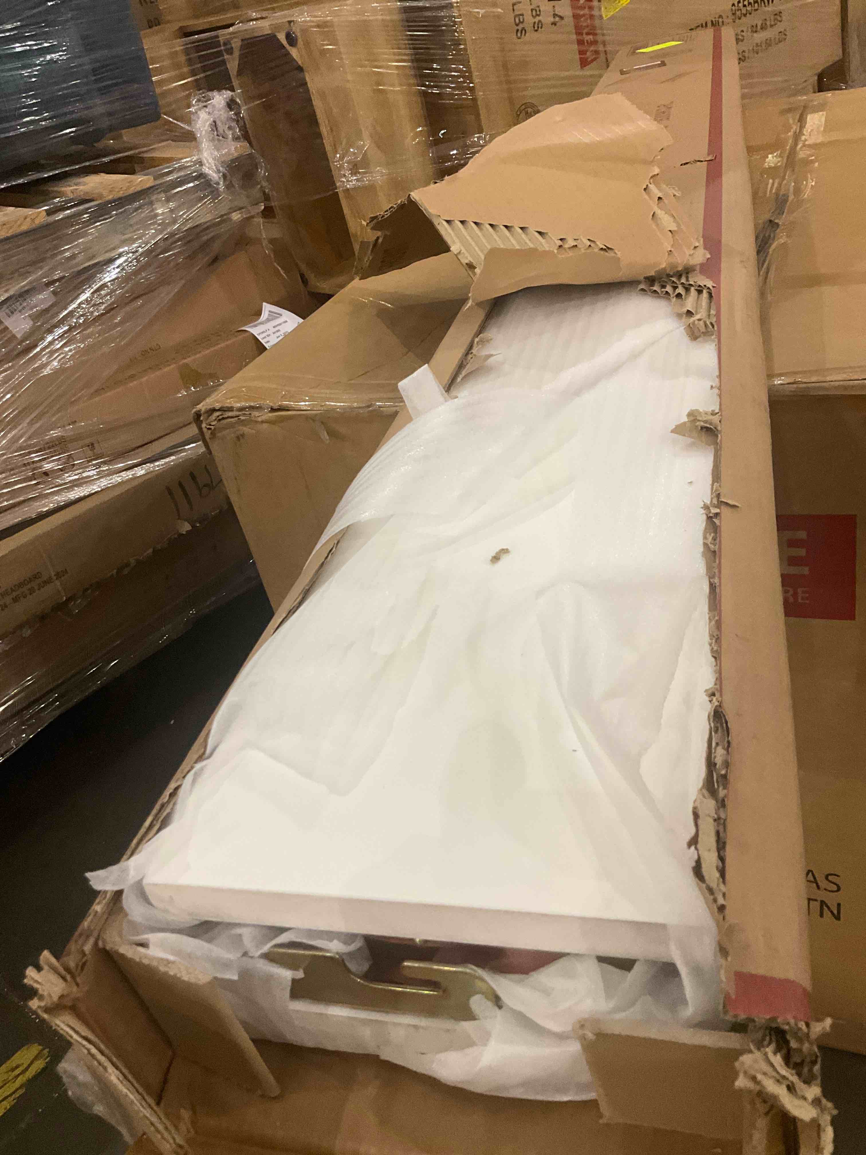 https://s3.amazonaws.com/lotting-images-prod/bidfta/PNK2444222_1749557022374.jpeg