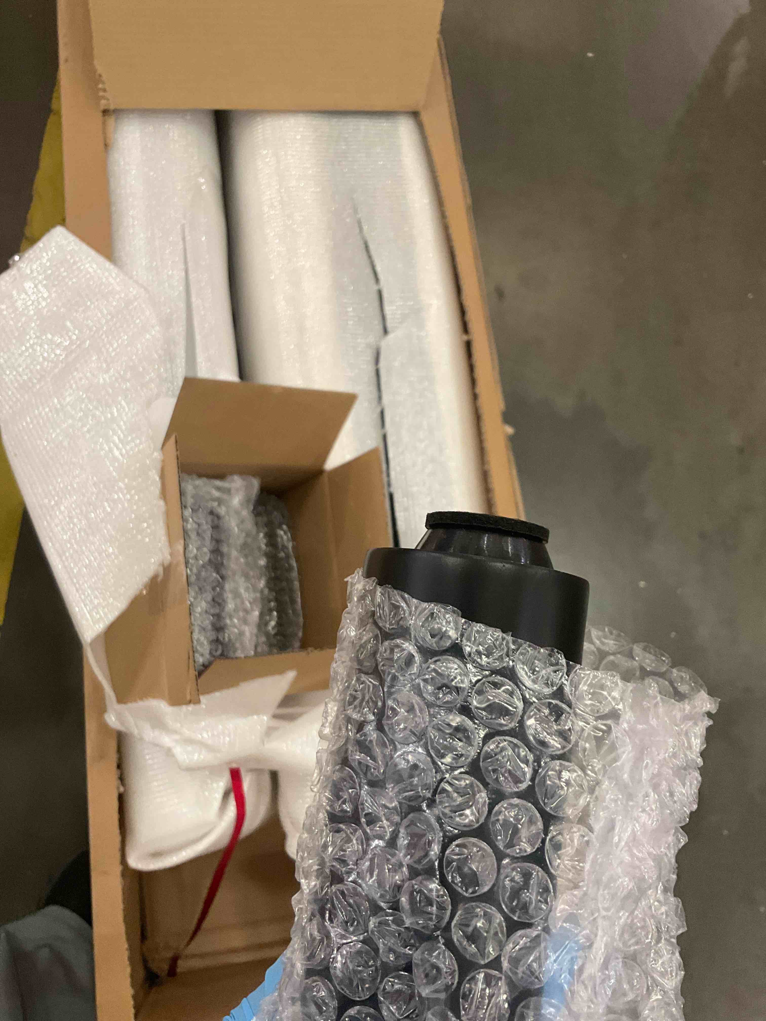 https://s3.amazonaws.com/lotting-images-prod/bidfta/PNK2444250_1749565885959.jpeg